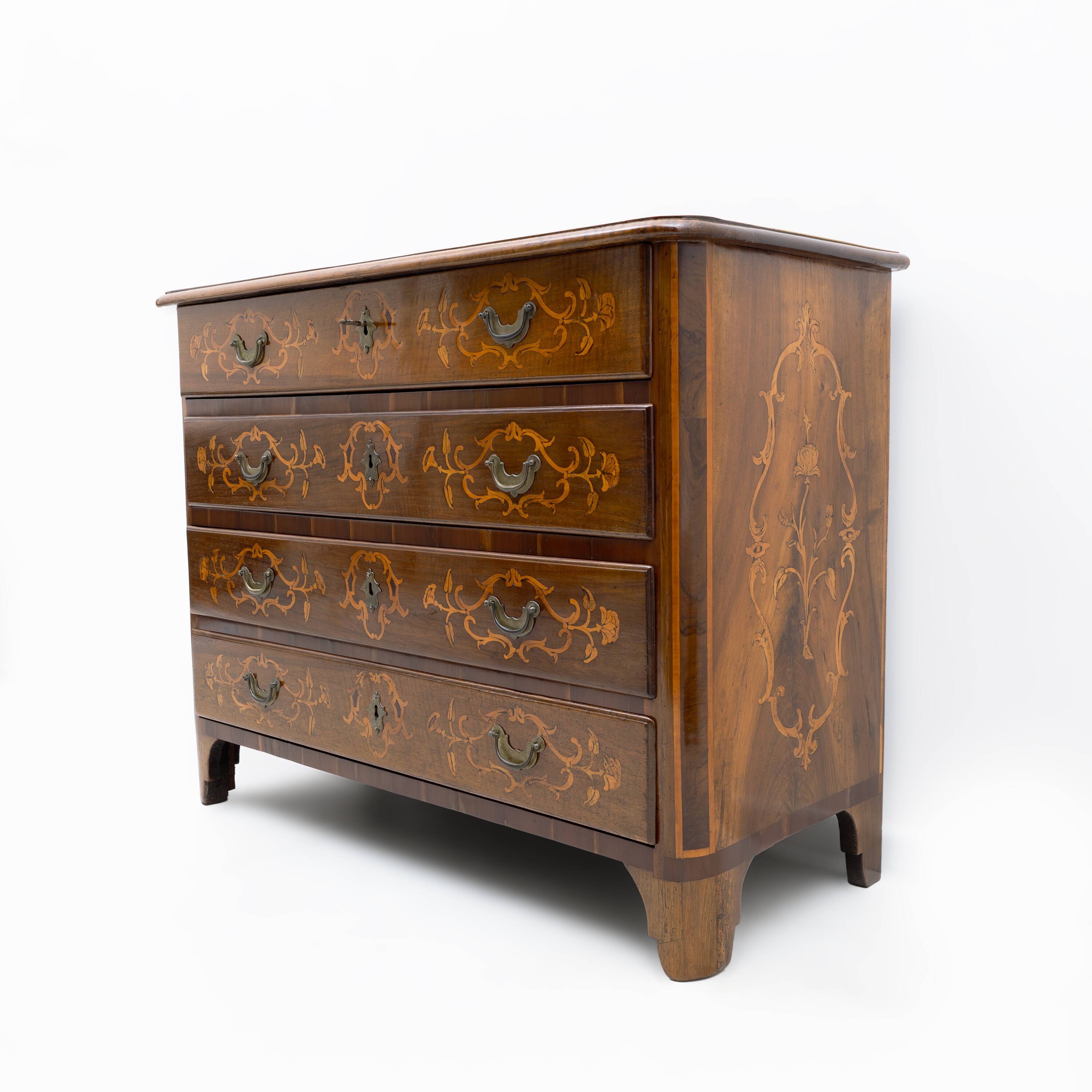 Chest of Drawers in Solid Italian Walnut with Maple Inlays, late 18th