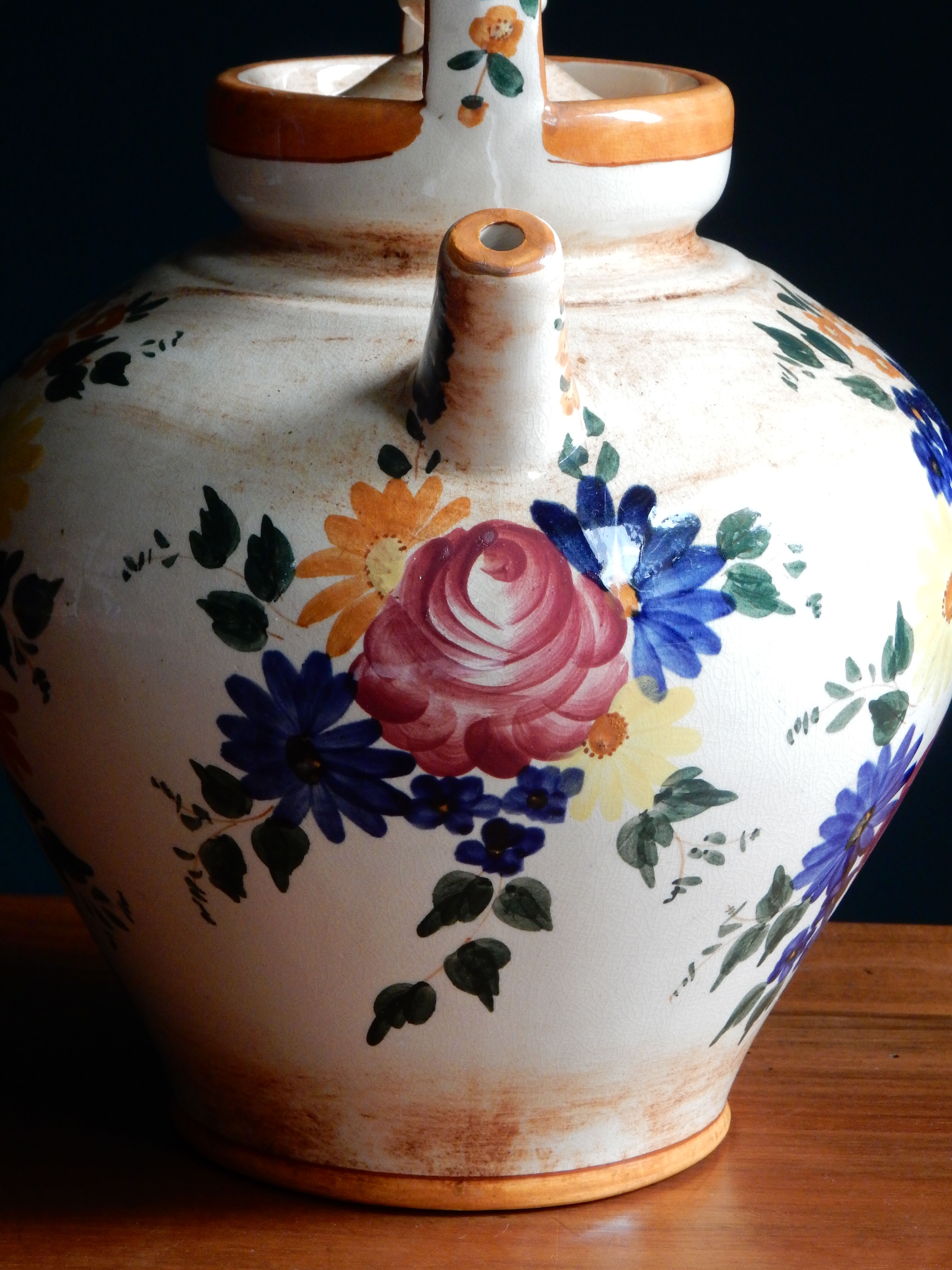 Hand-painted gargoulette floral motif