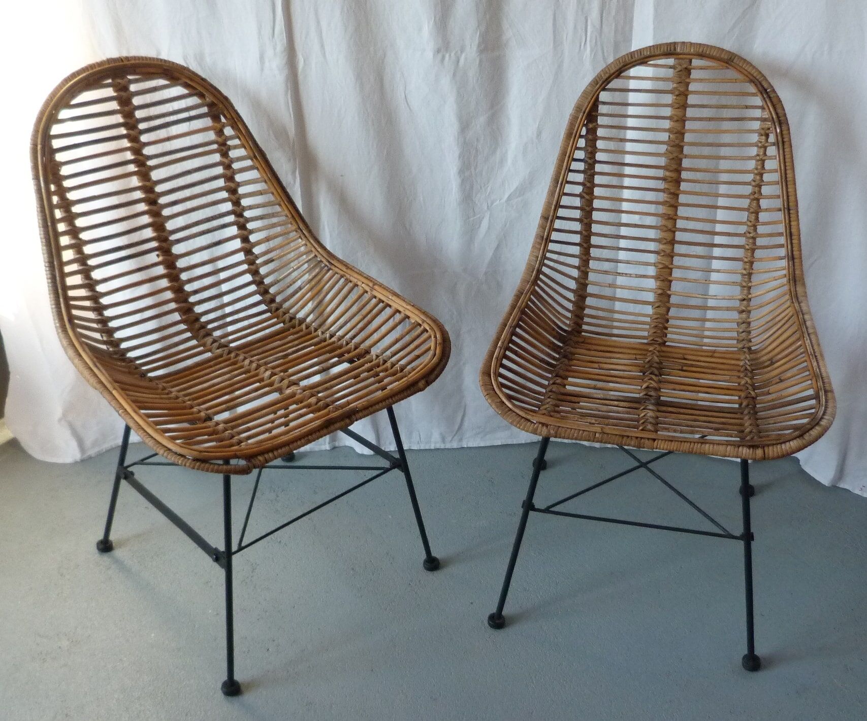 Pair chairs
