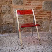 Chaise pliante en plexiglas rouge