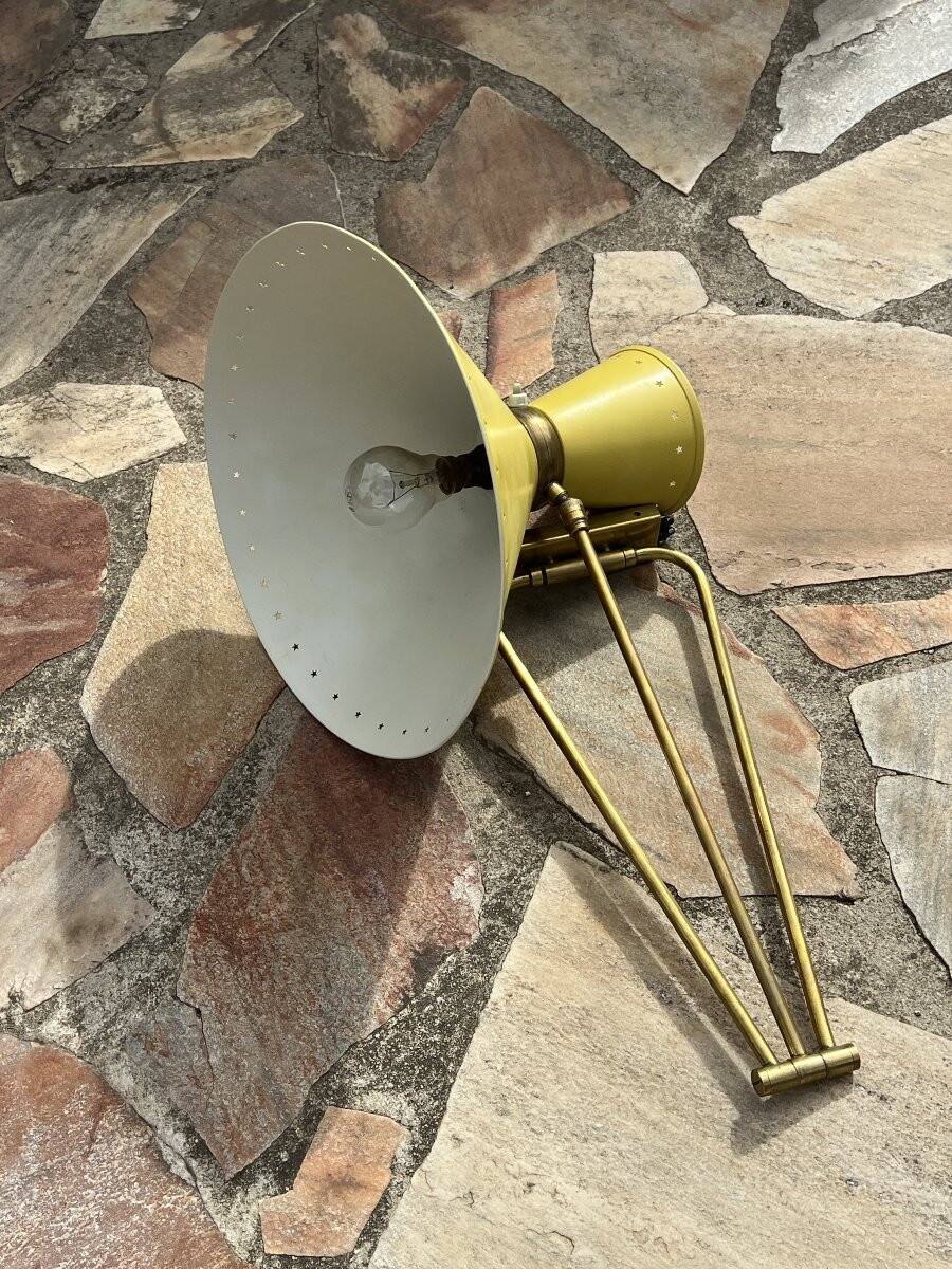 Diabolo wall lamp lunel yellow in the style of René Mathieu Guariche, star sheet metal.