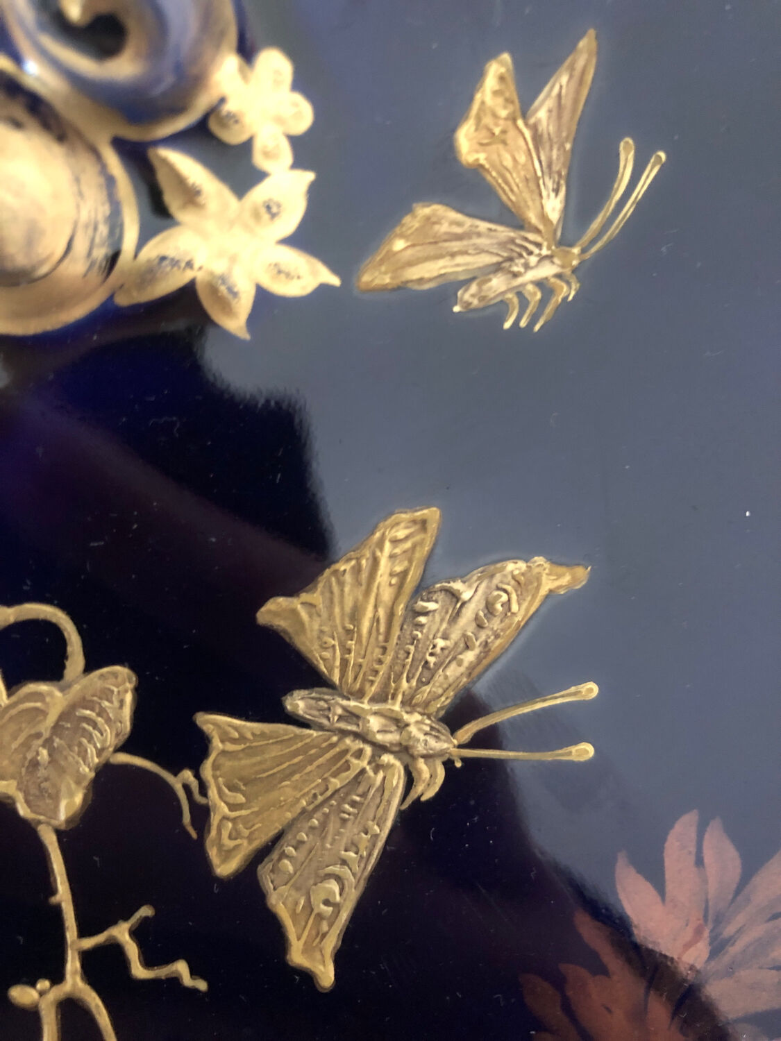 Decorative plate in Limoges porcelain