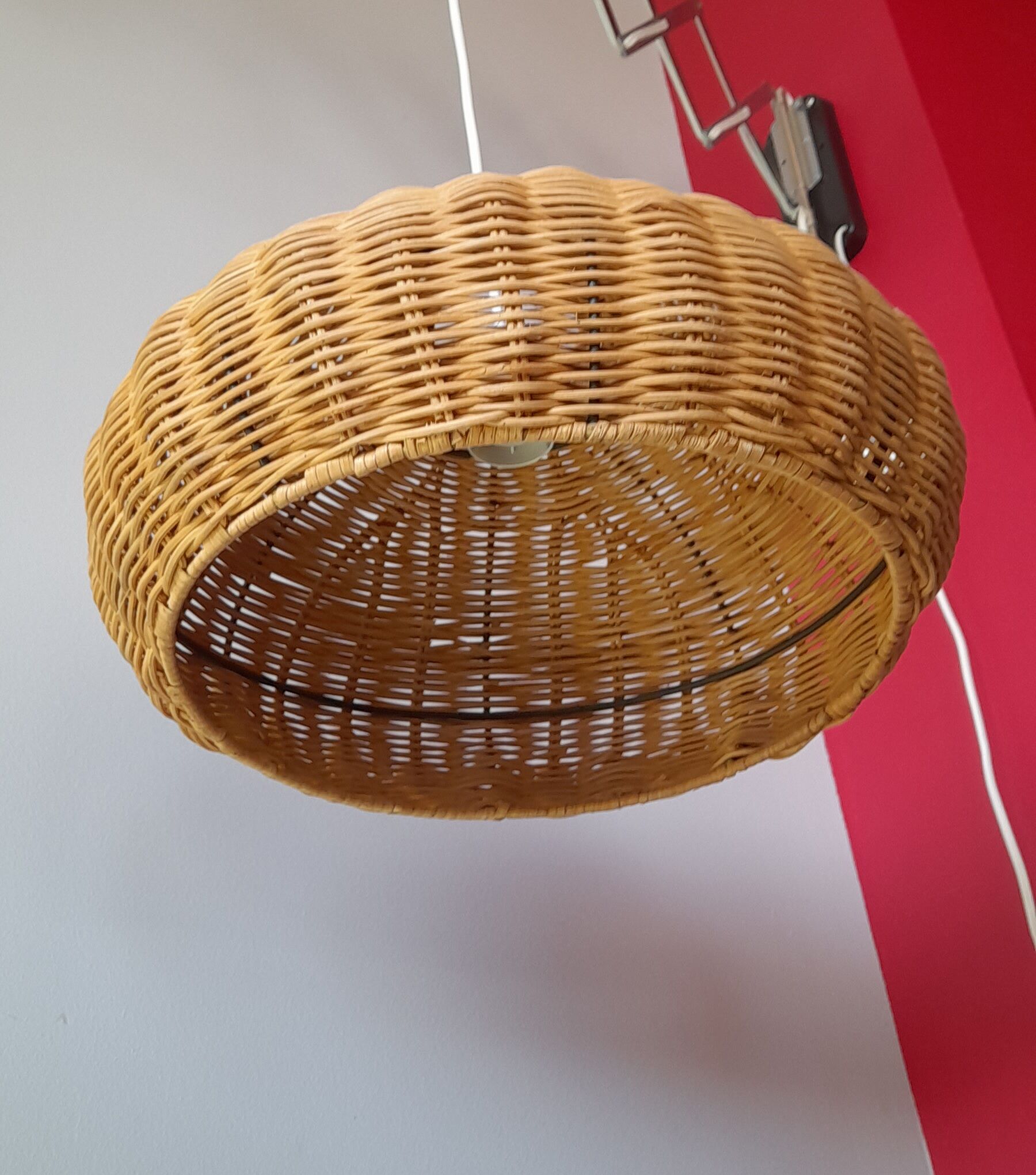 Braided wicker suspension