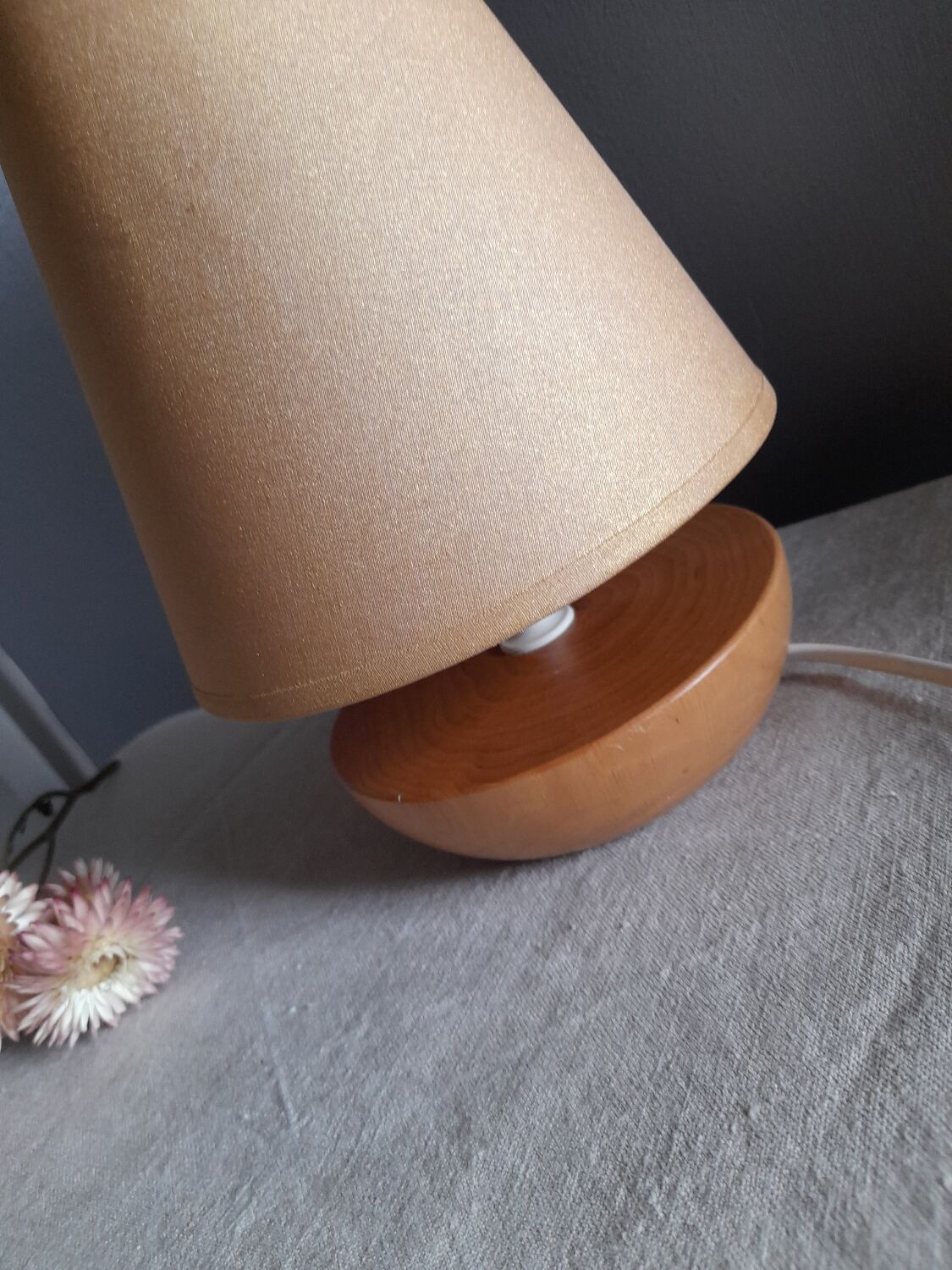 Table lamp blond wood and ecru fabric
