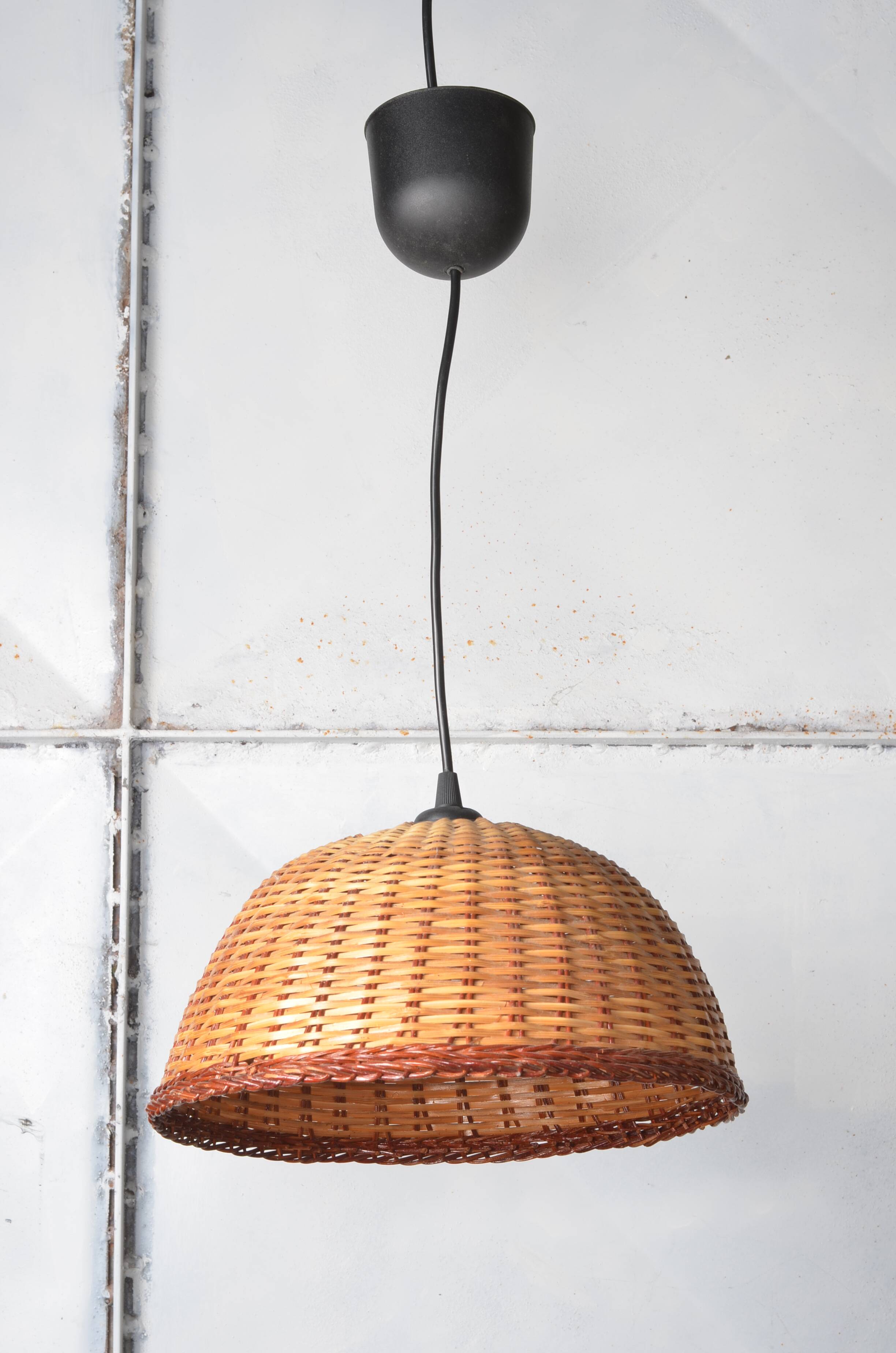 Woven rattan pendant light
