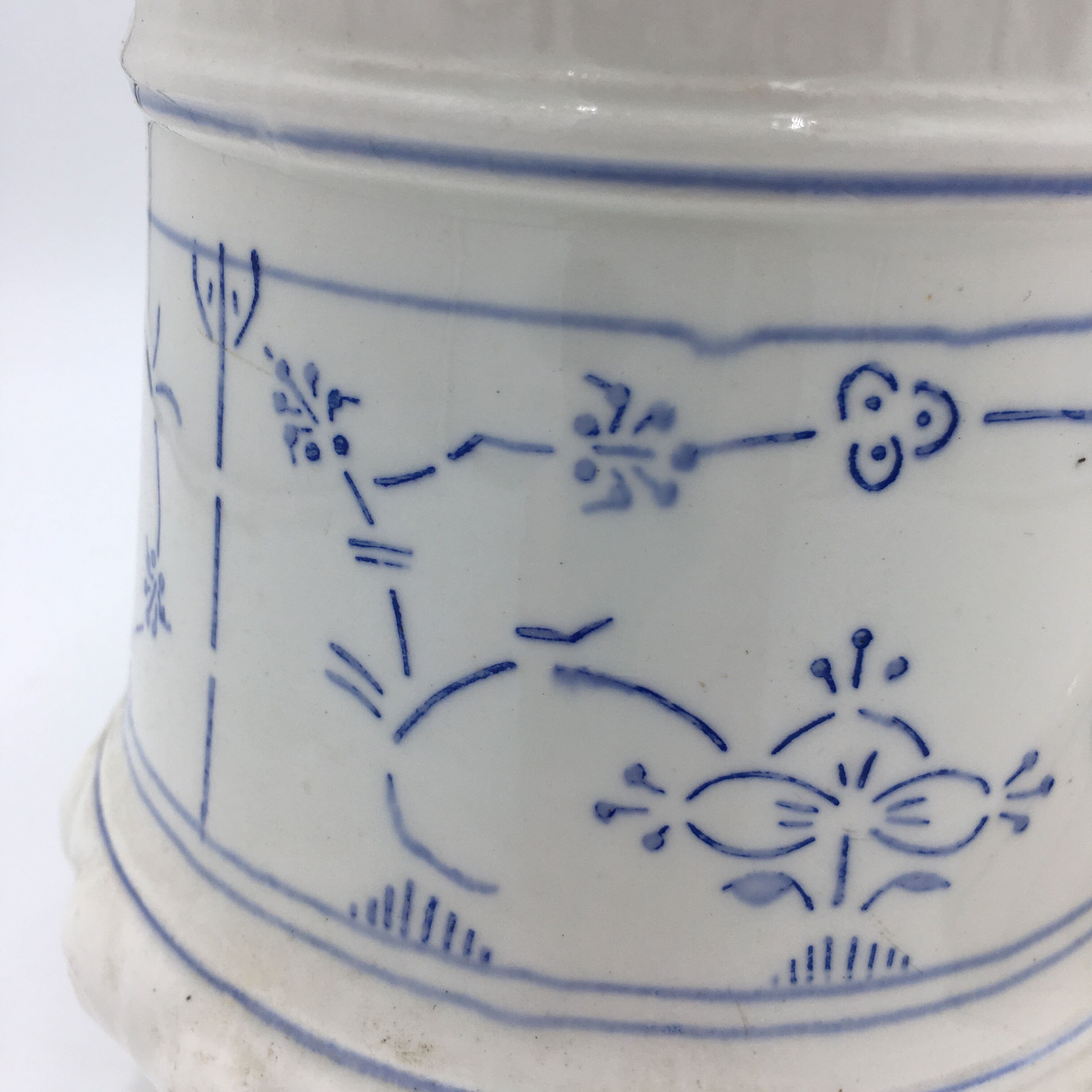 Ceramic sugar pot