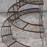 Half-moon plant holder