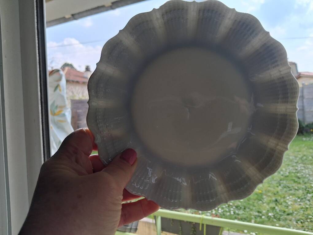 12 dessert plates in Limoges porcelain by Maison Giraud