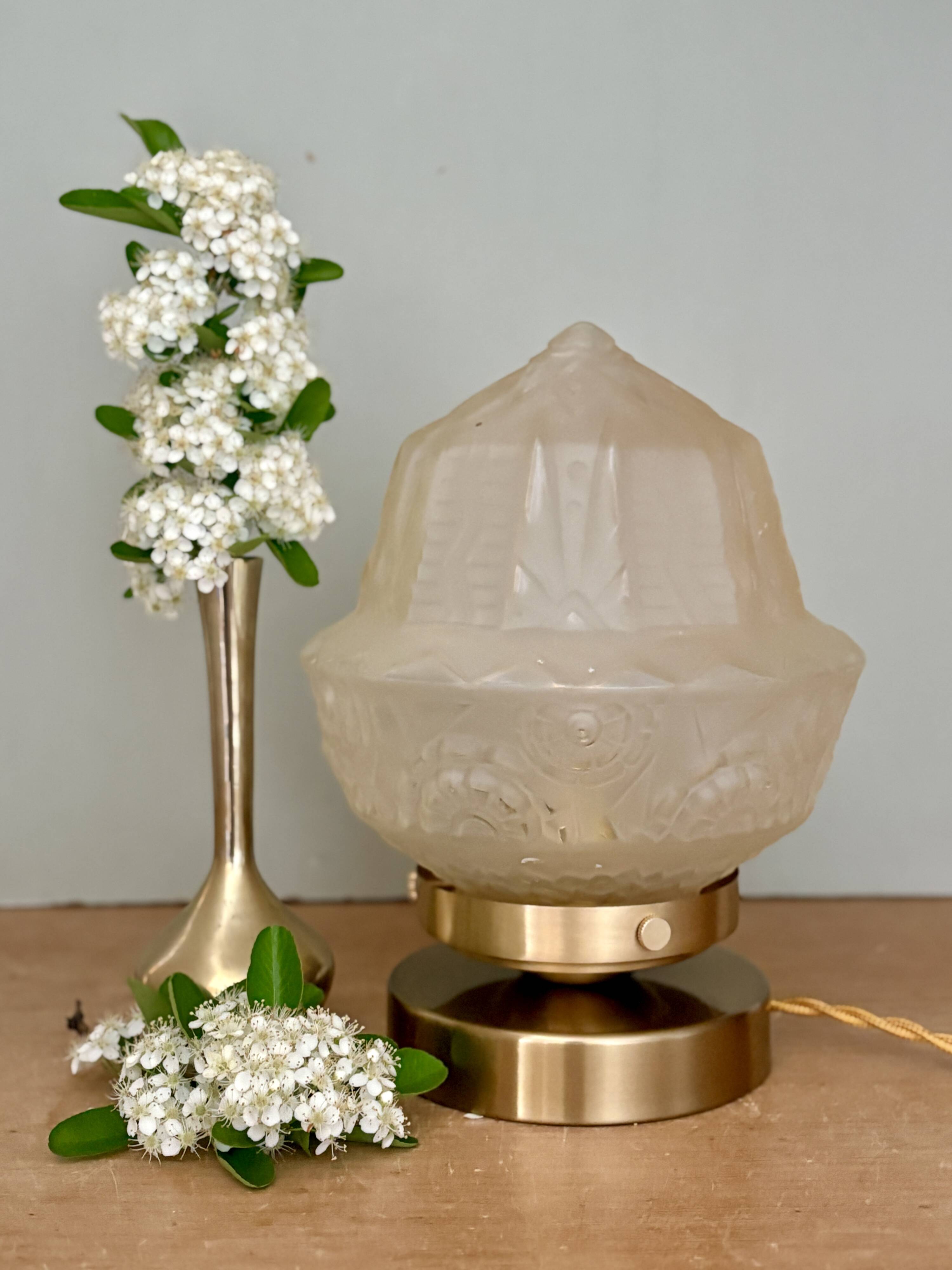 Vintage art deco globe table lamp in frosted glass