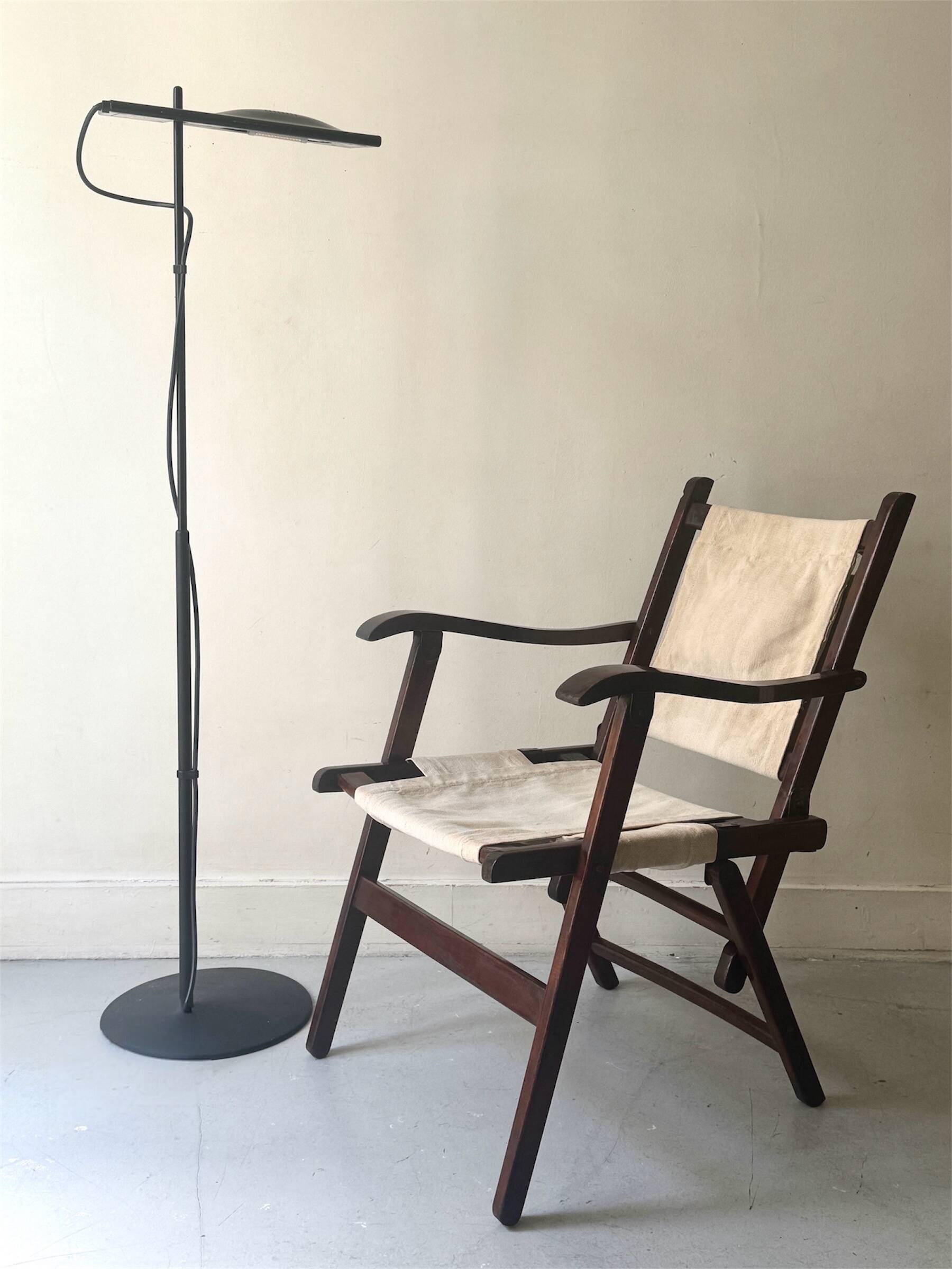 "Safari" folding chair in wood and ecru canvas, 1960s/1970s.