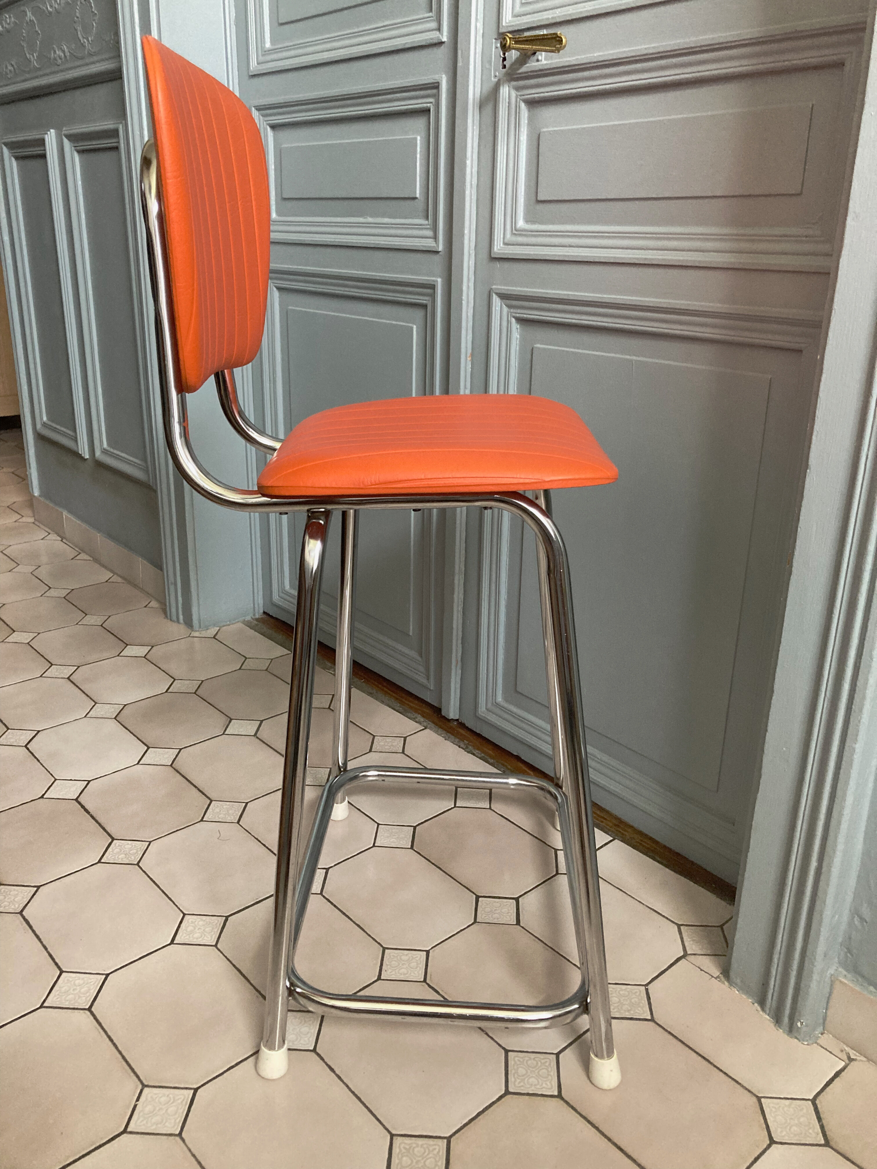 Duo of chair and stool 1970 orange and chromes