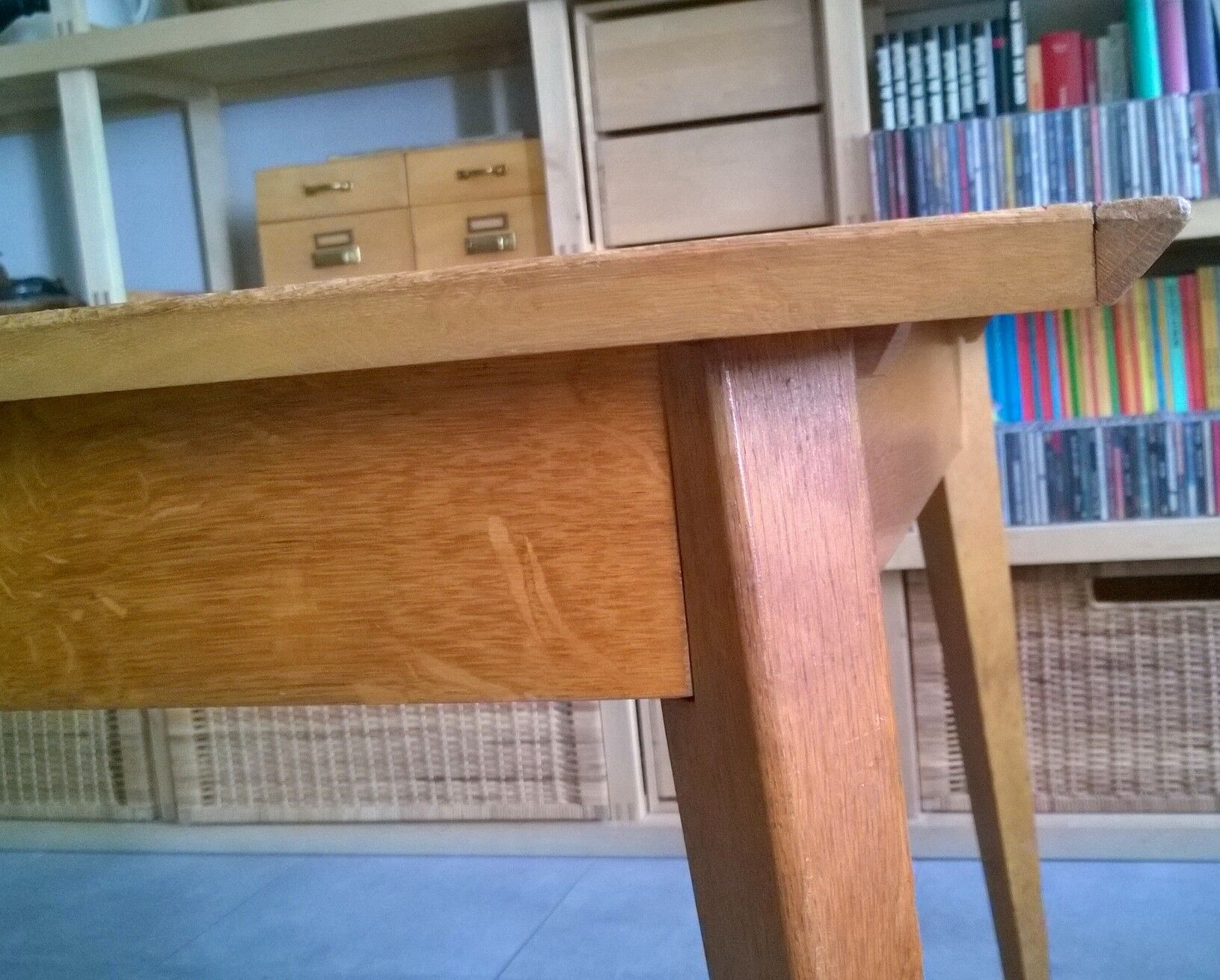 Table en chêne doré 1950