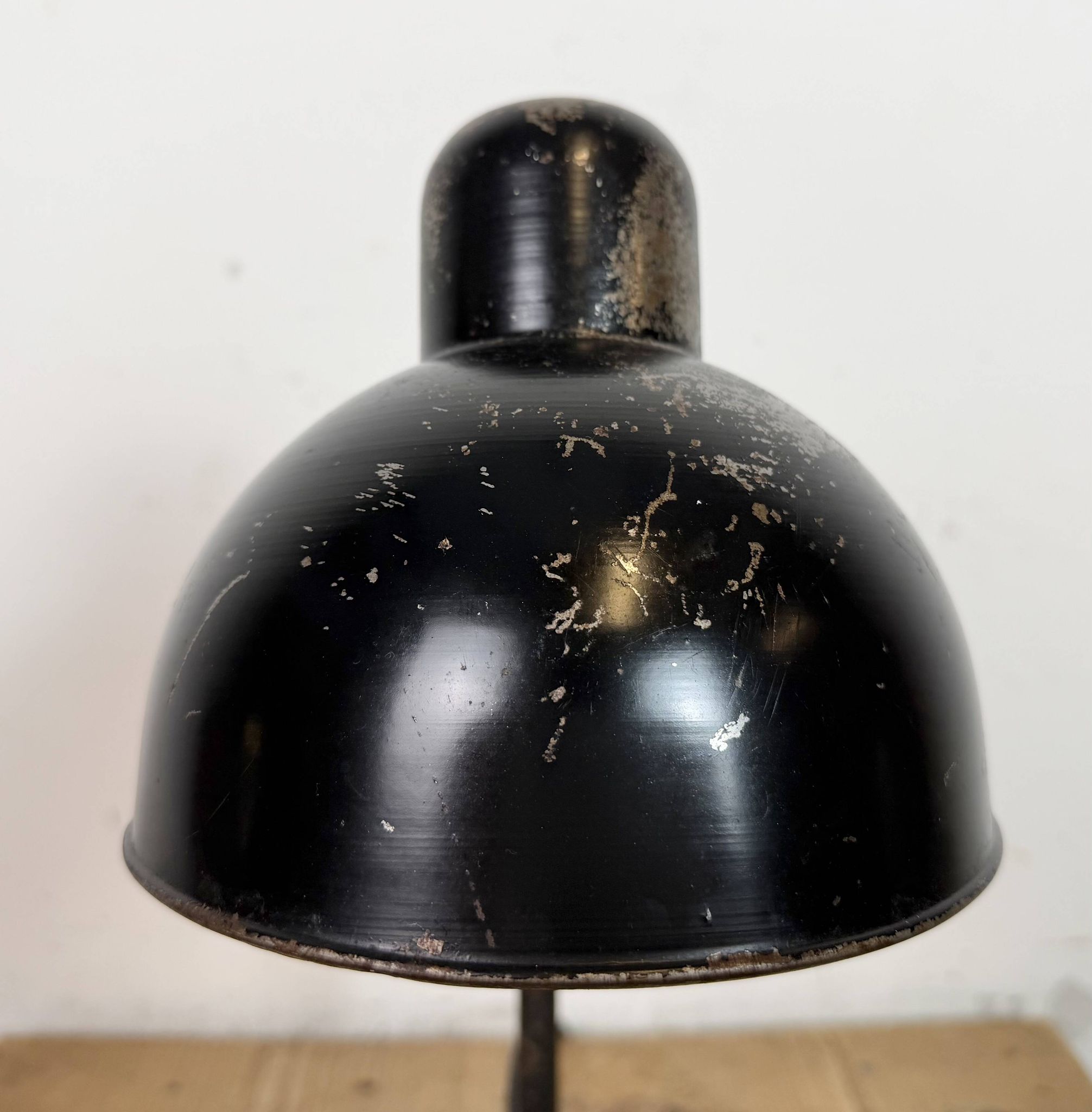 Lampe de table industrielle Bauhaus noire, années 1930