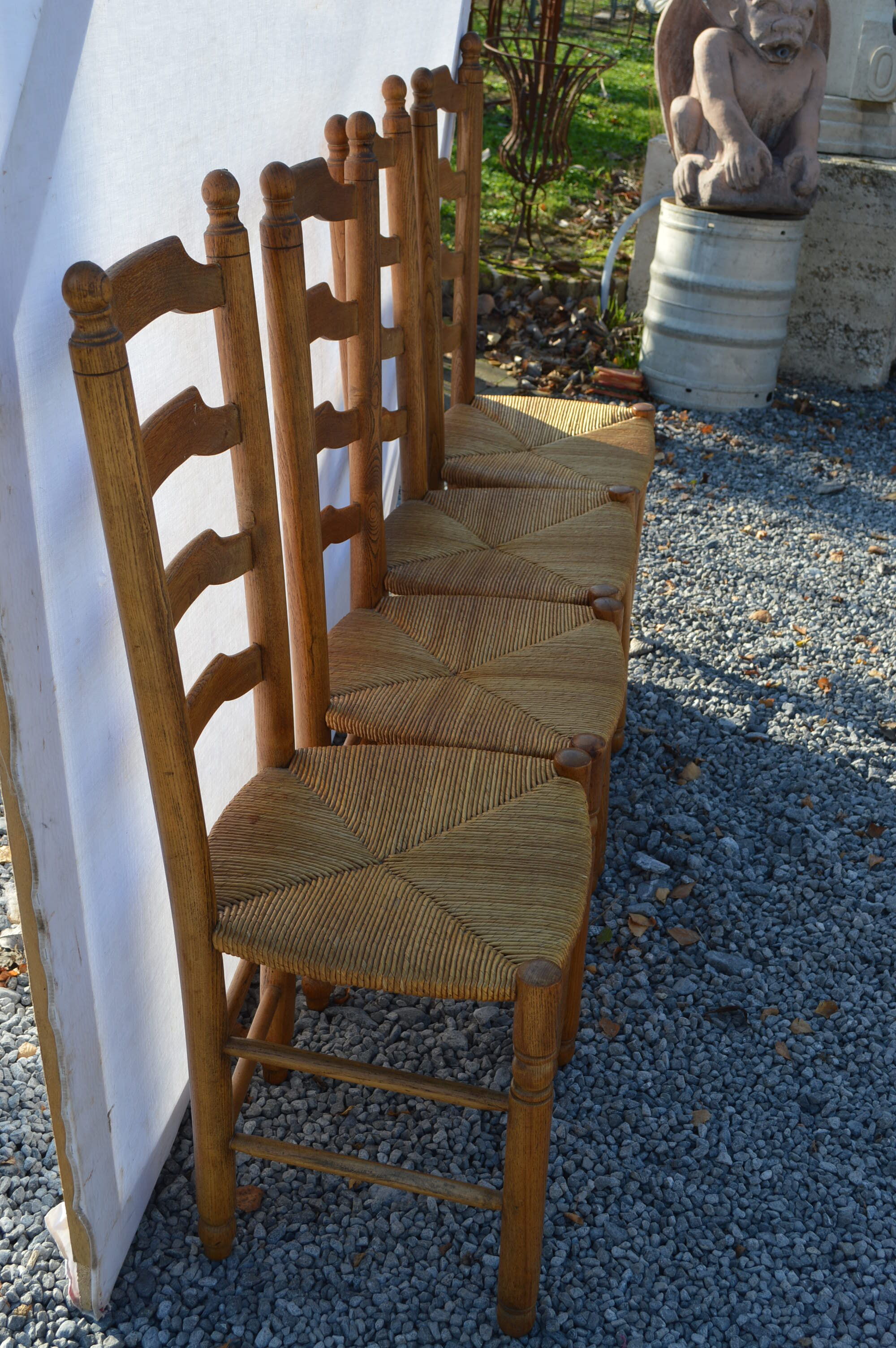 Ensemble de 4 chaises à hauts dossiers en chêne