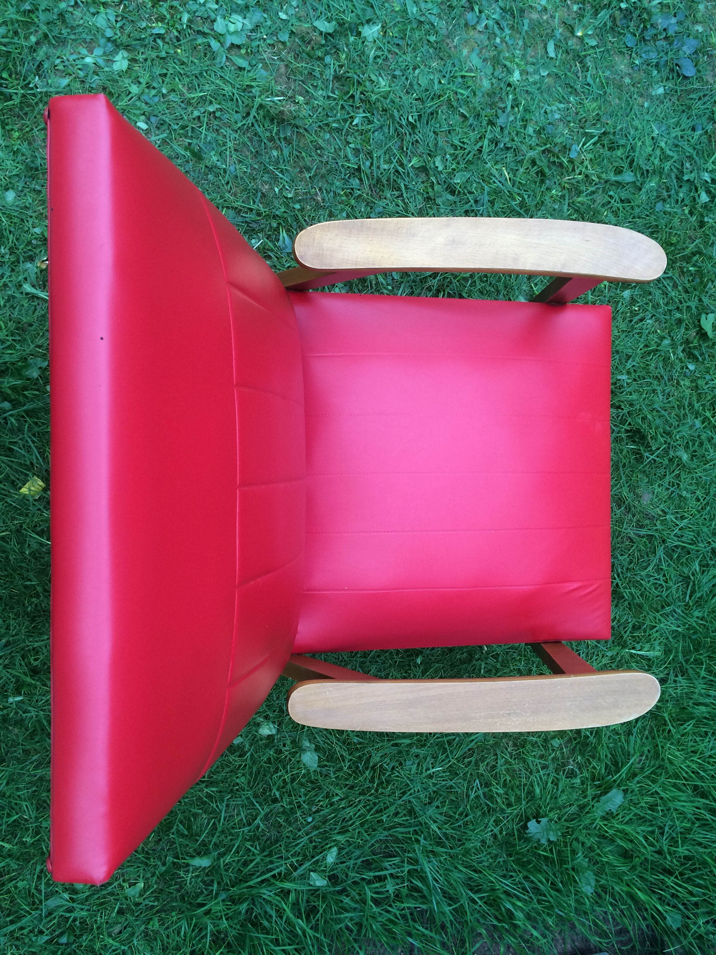 Pair of Scandinavian-style armchairs wood and red skai