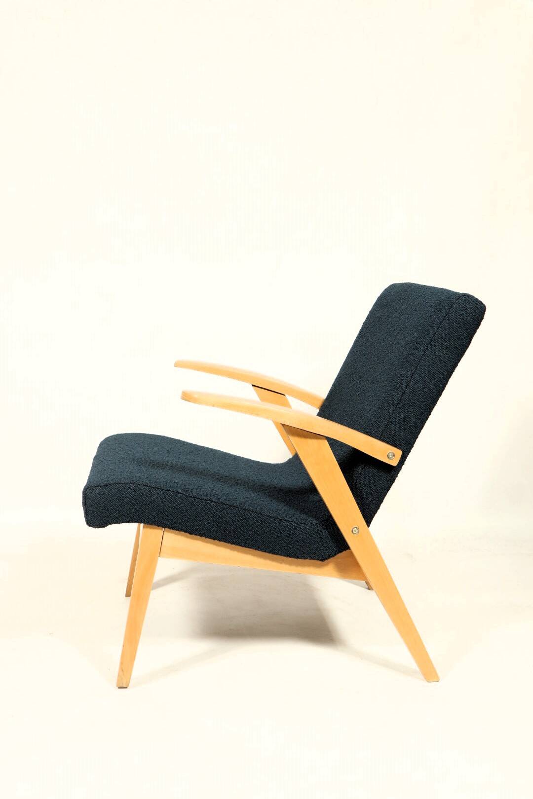 Fauteuil vintage Couleur Bleu Marine Bois Clair Design Midcentury