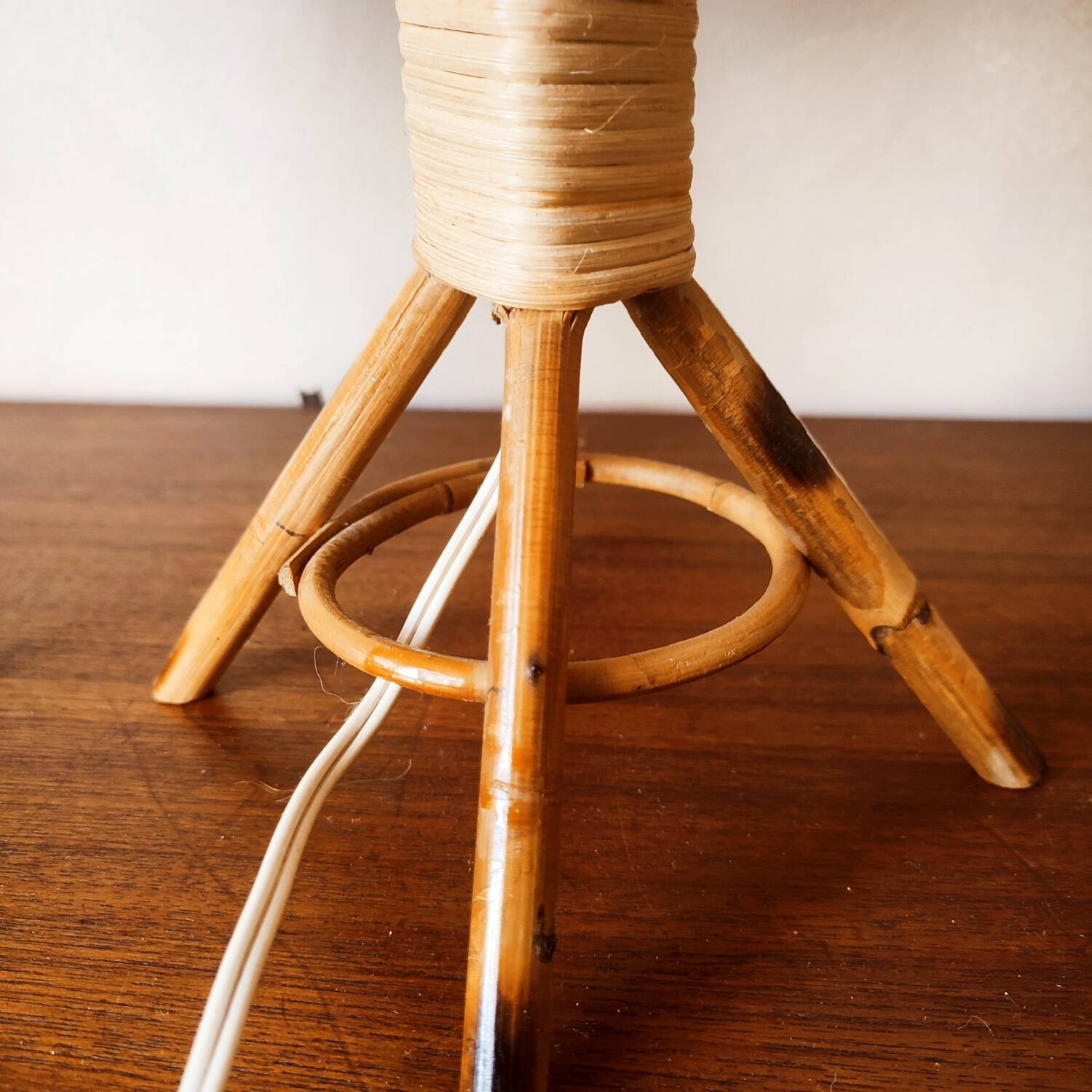 Pair of bedside lamps in rope and rattan