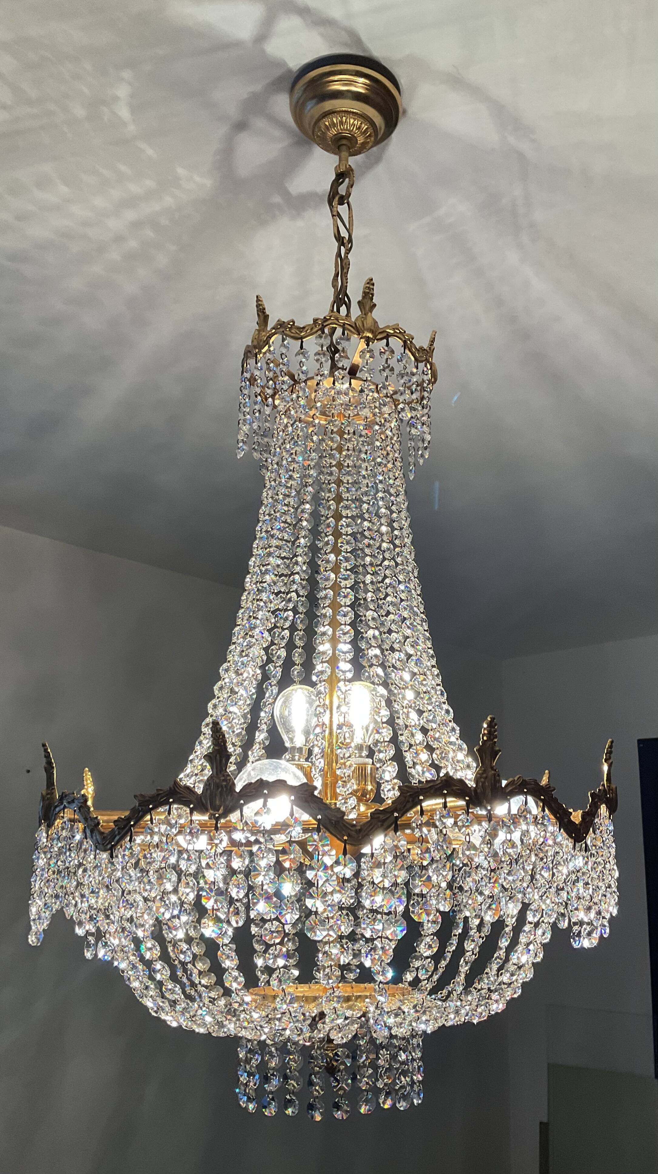 Balloon chandelier in bronze and crystal pendants