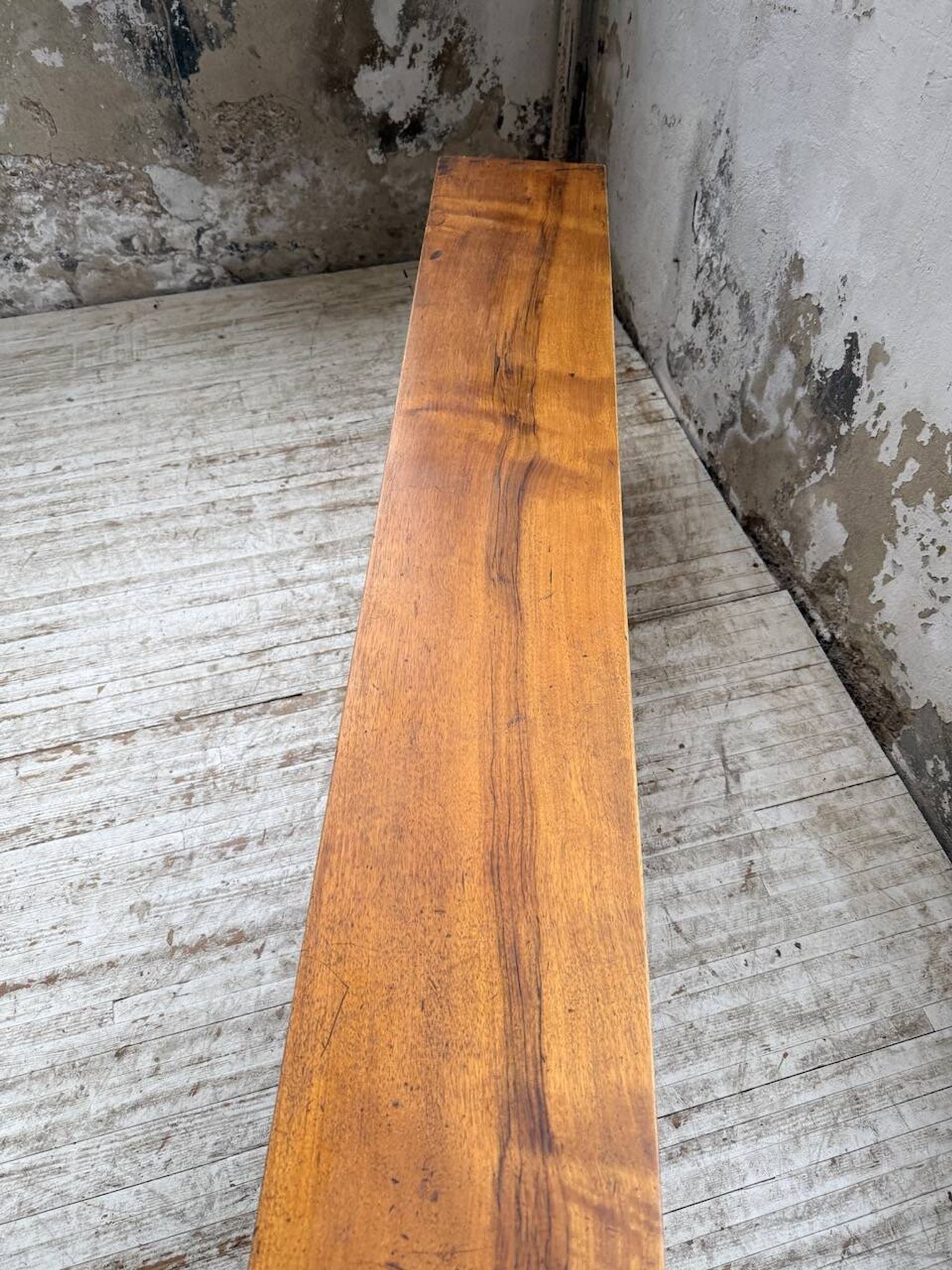 Paire de bancs noyer 1900