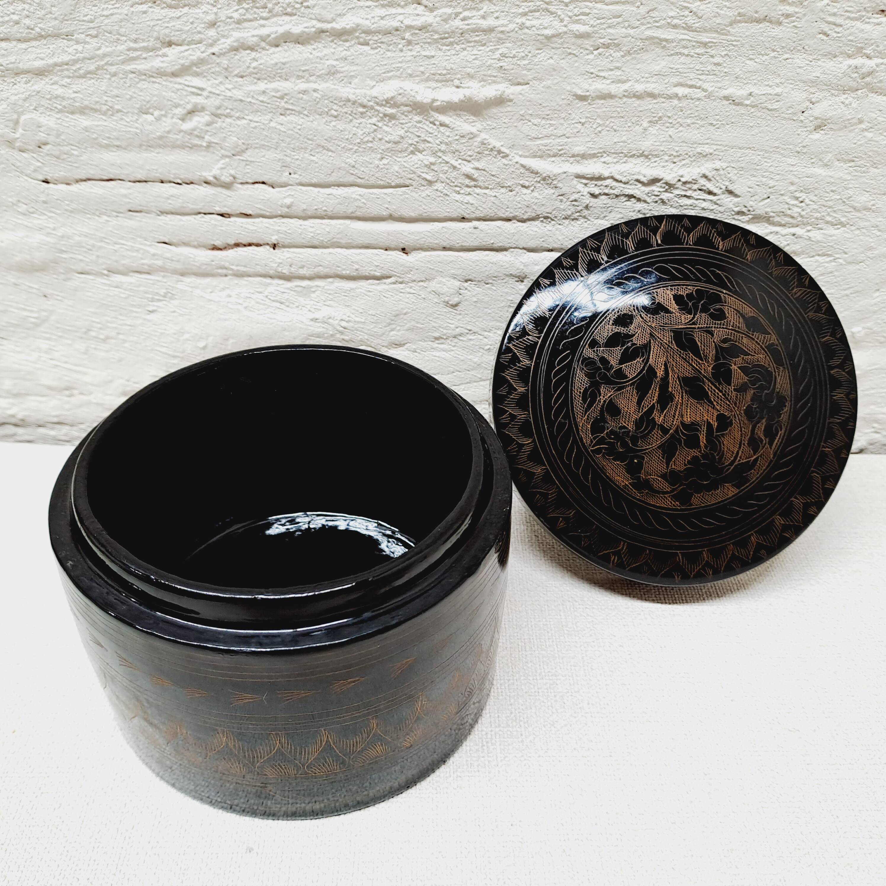 Lacquered wood jewelry box