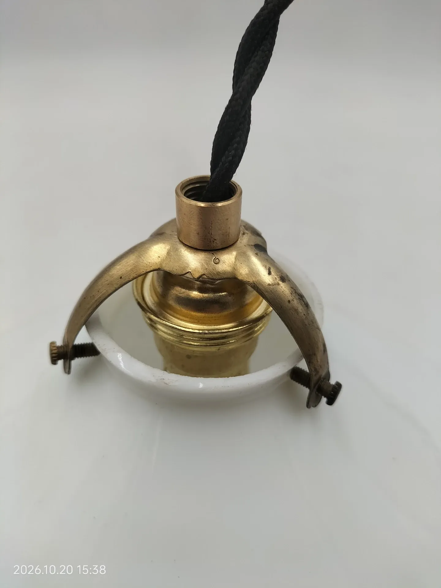 Opaline cone suspension