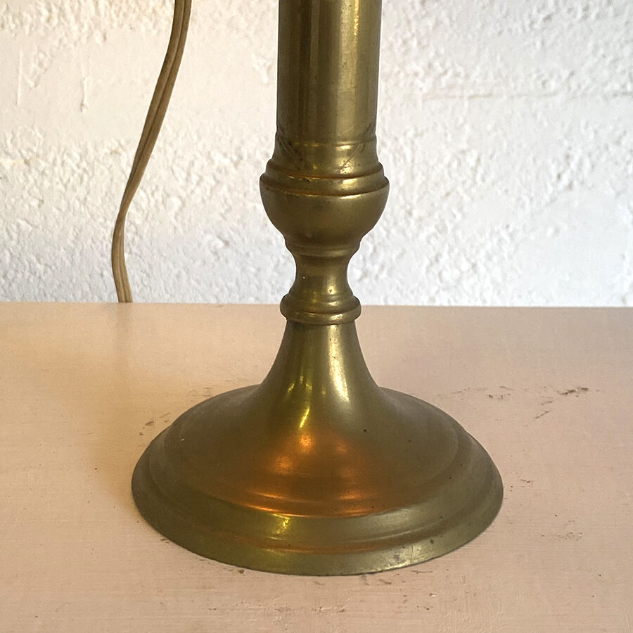 Antique lamp in brass and velvet