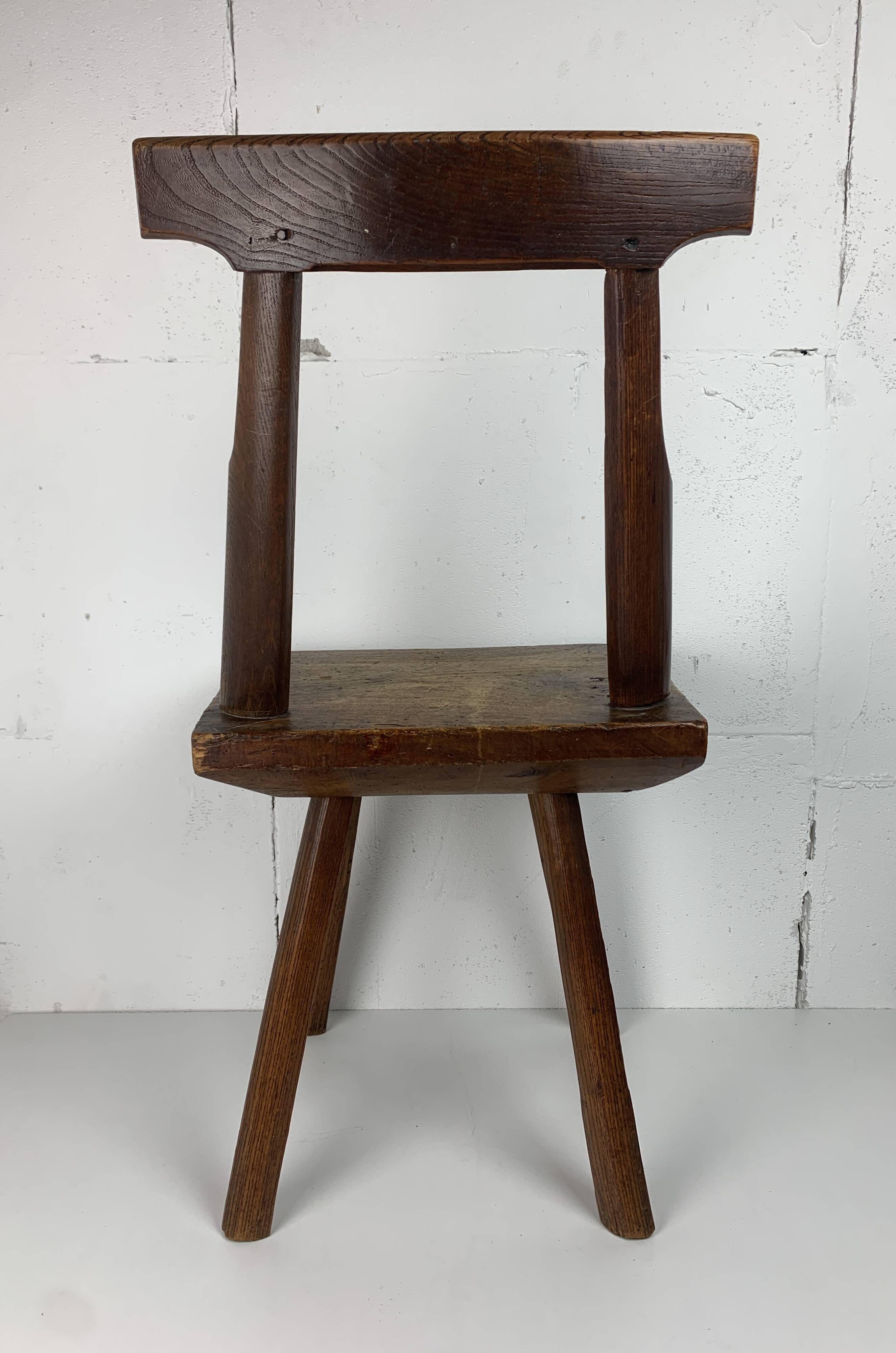 Chaise d'appoint brutaliste artisanale antique fabriquée à la main, style ferme néerlandais