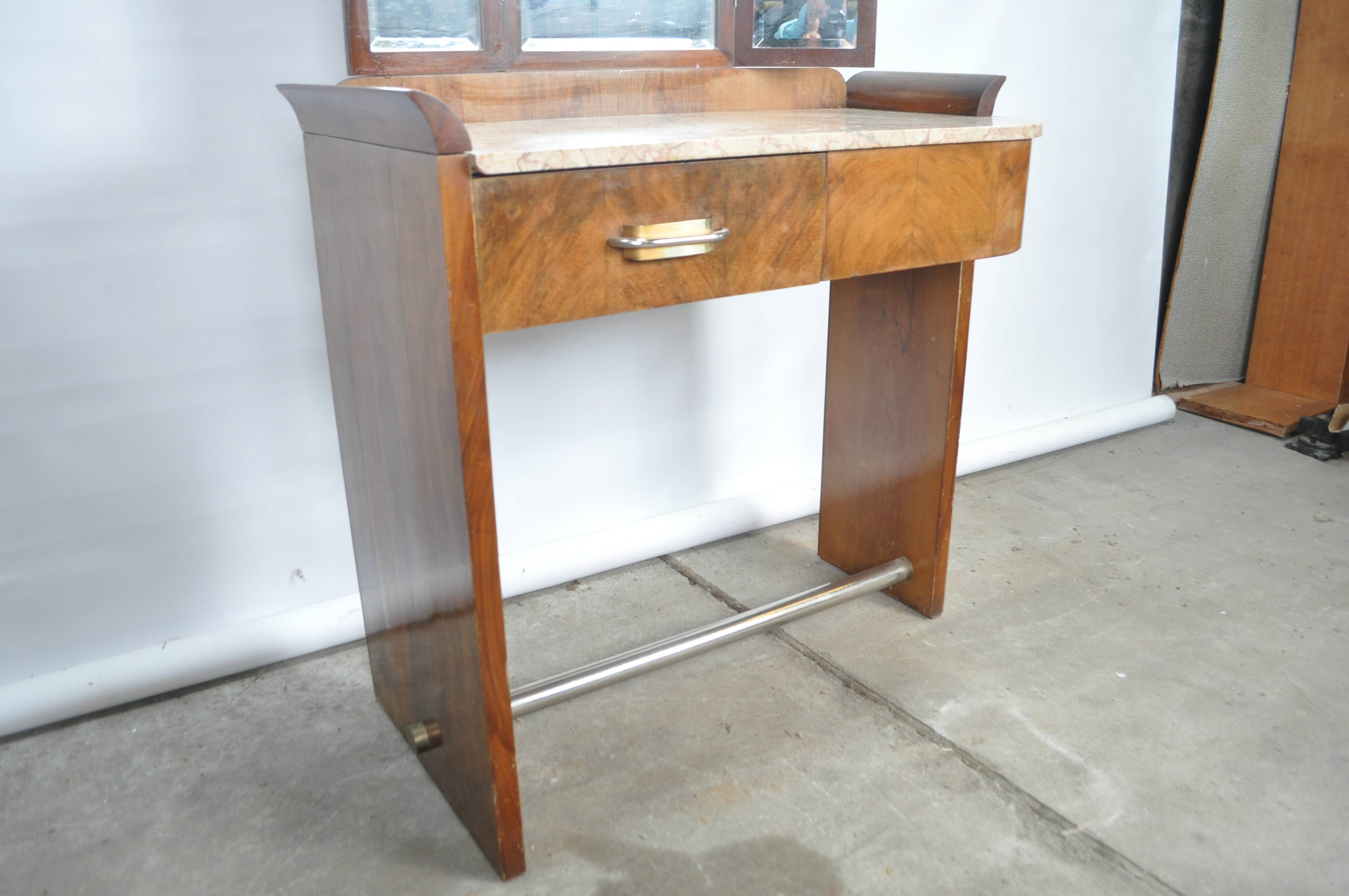 Art deco dressing table