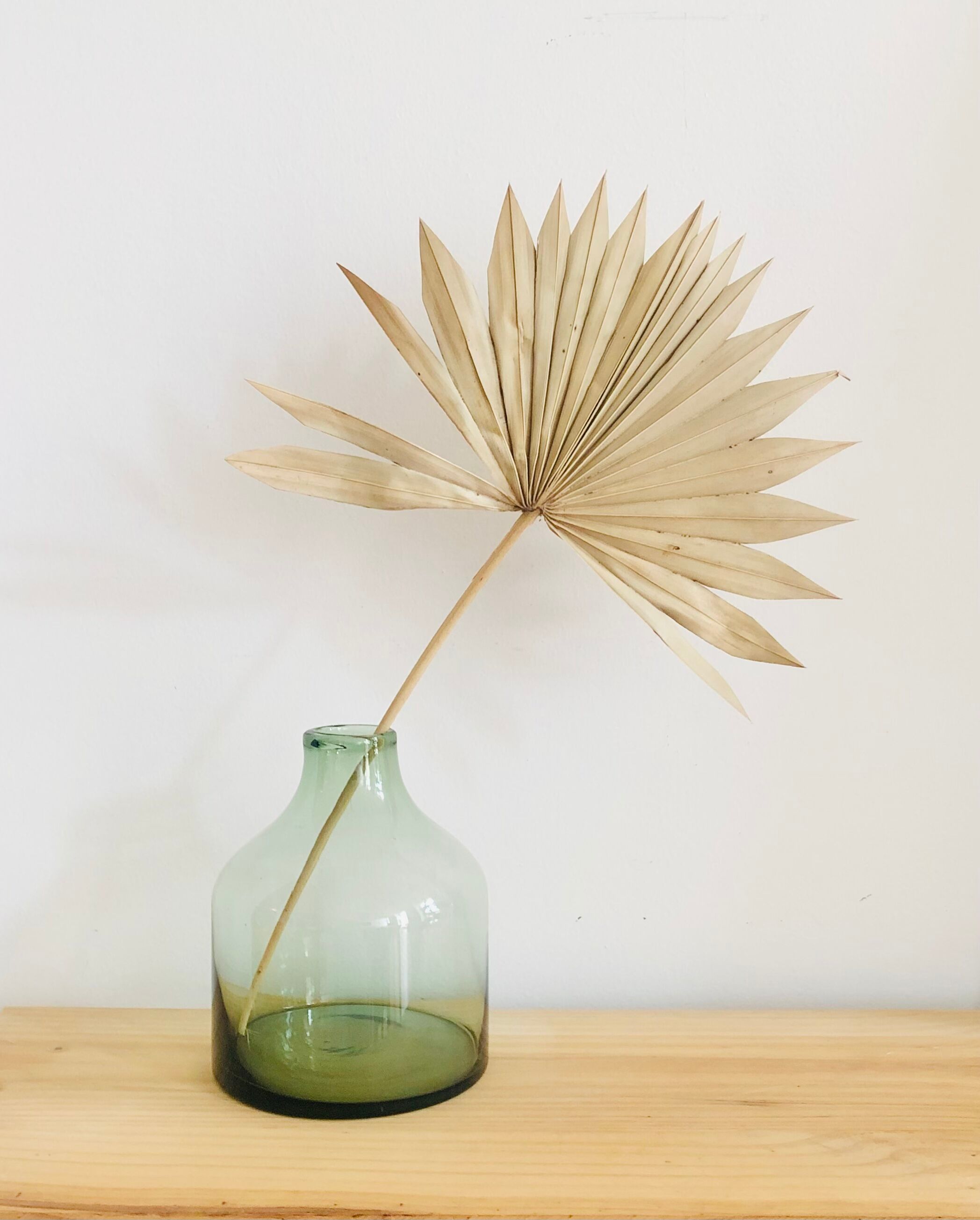 Glass vase style lady jeanne