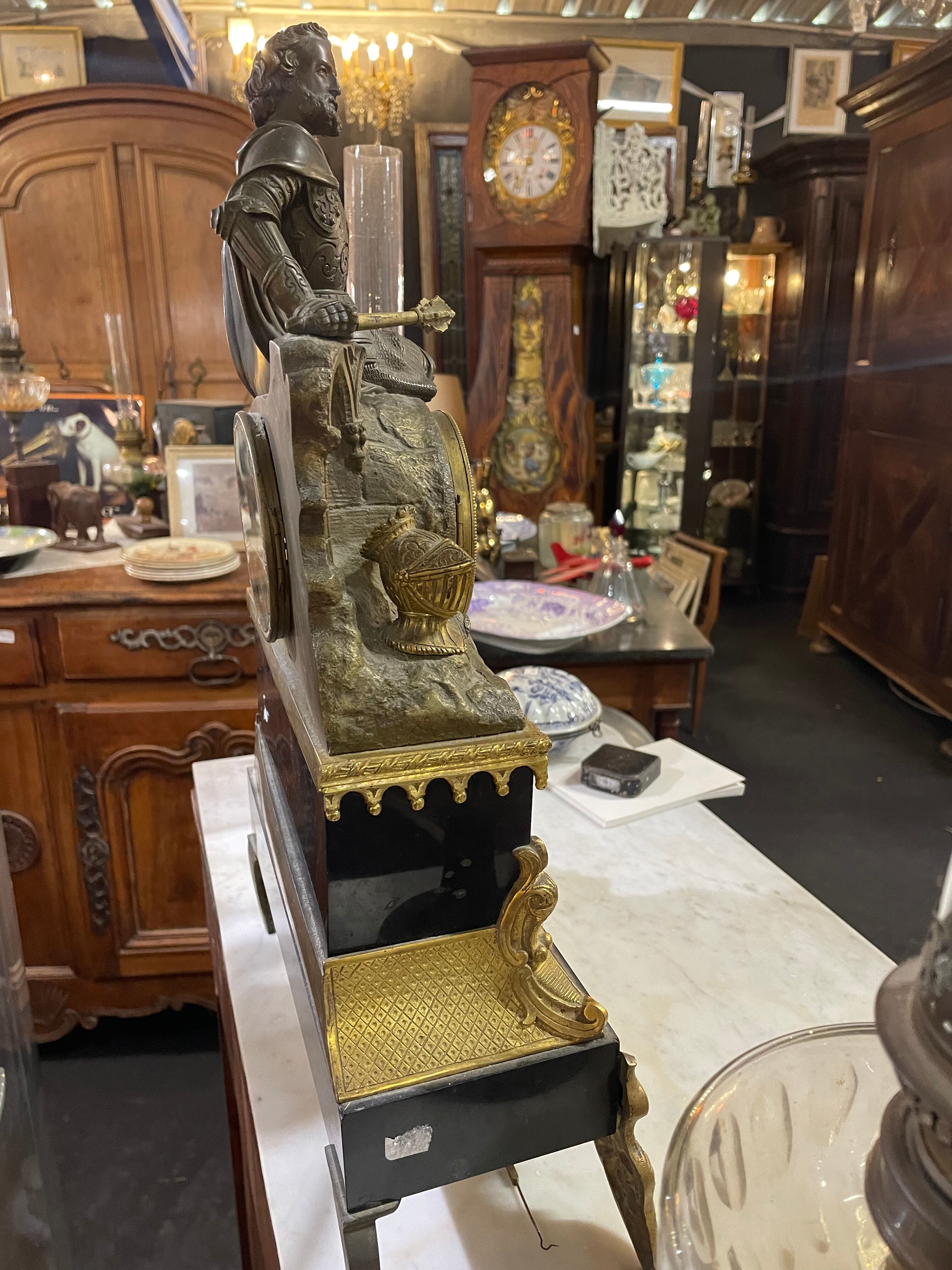 Pendulum in gilded bronze and onyx