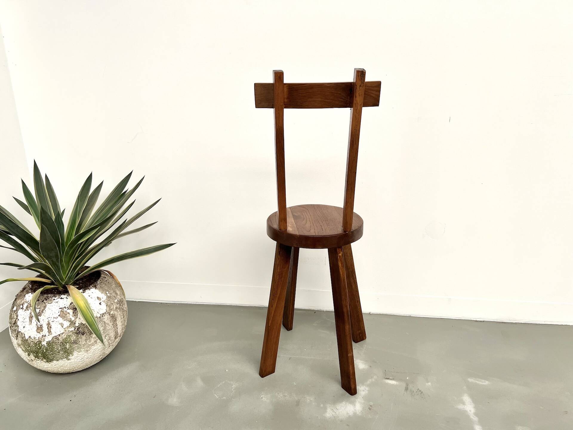 Brutalist chair in solid oak, 1900