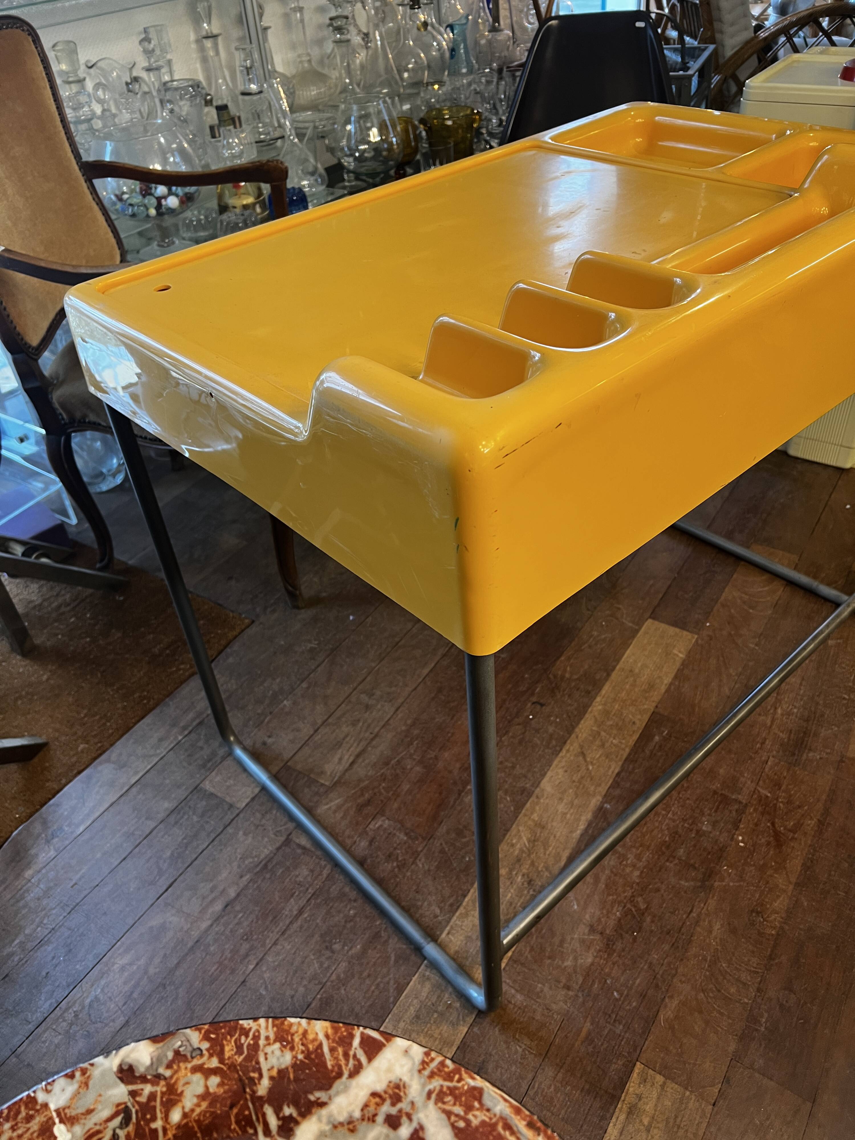 Molded plastic desk