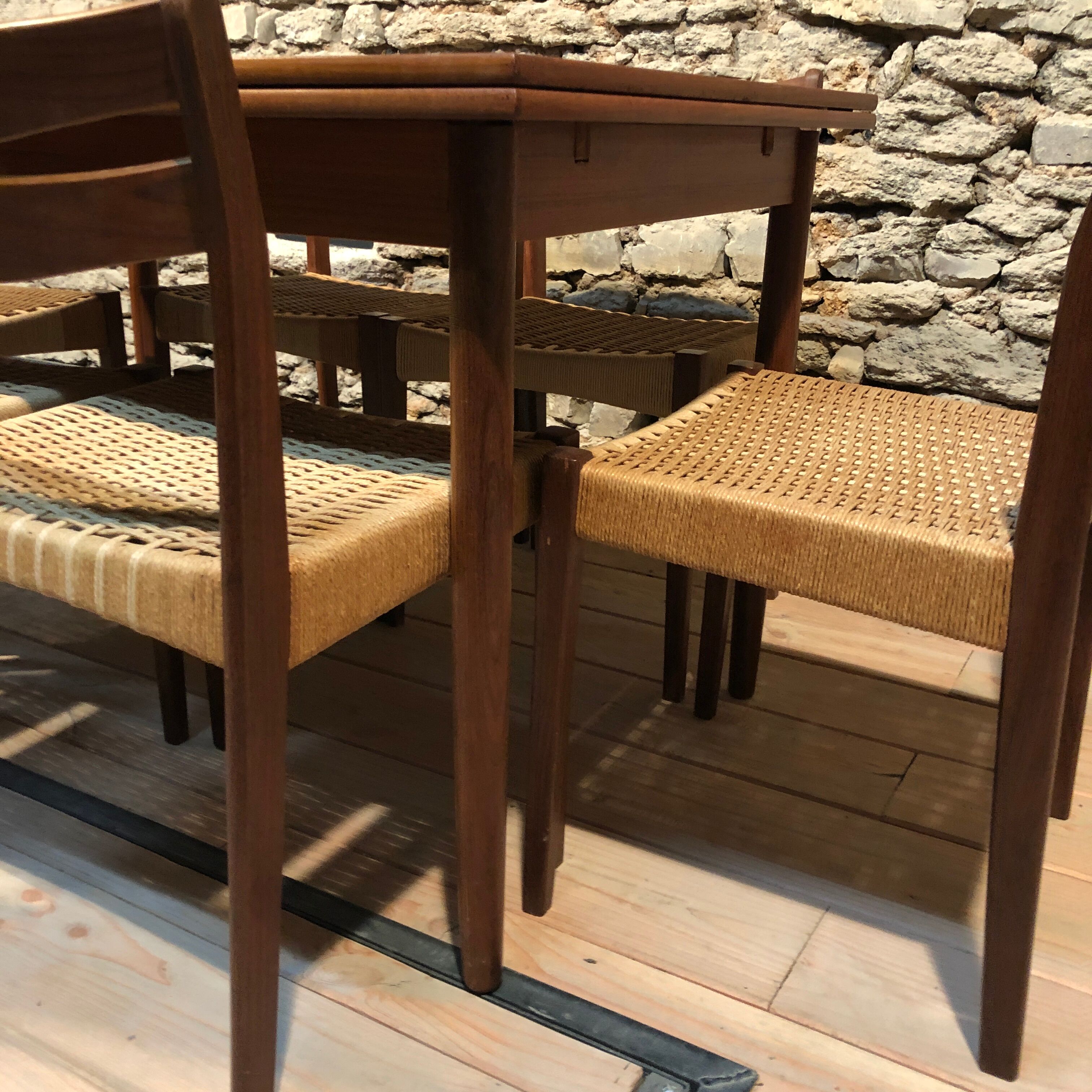 Table vintage scandinave en teck avec deux rallonges