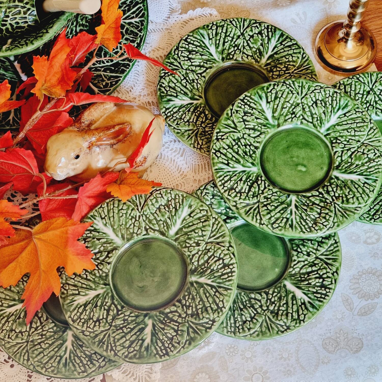Set of 6 small cabbage barbotine plates