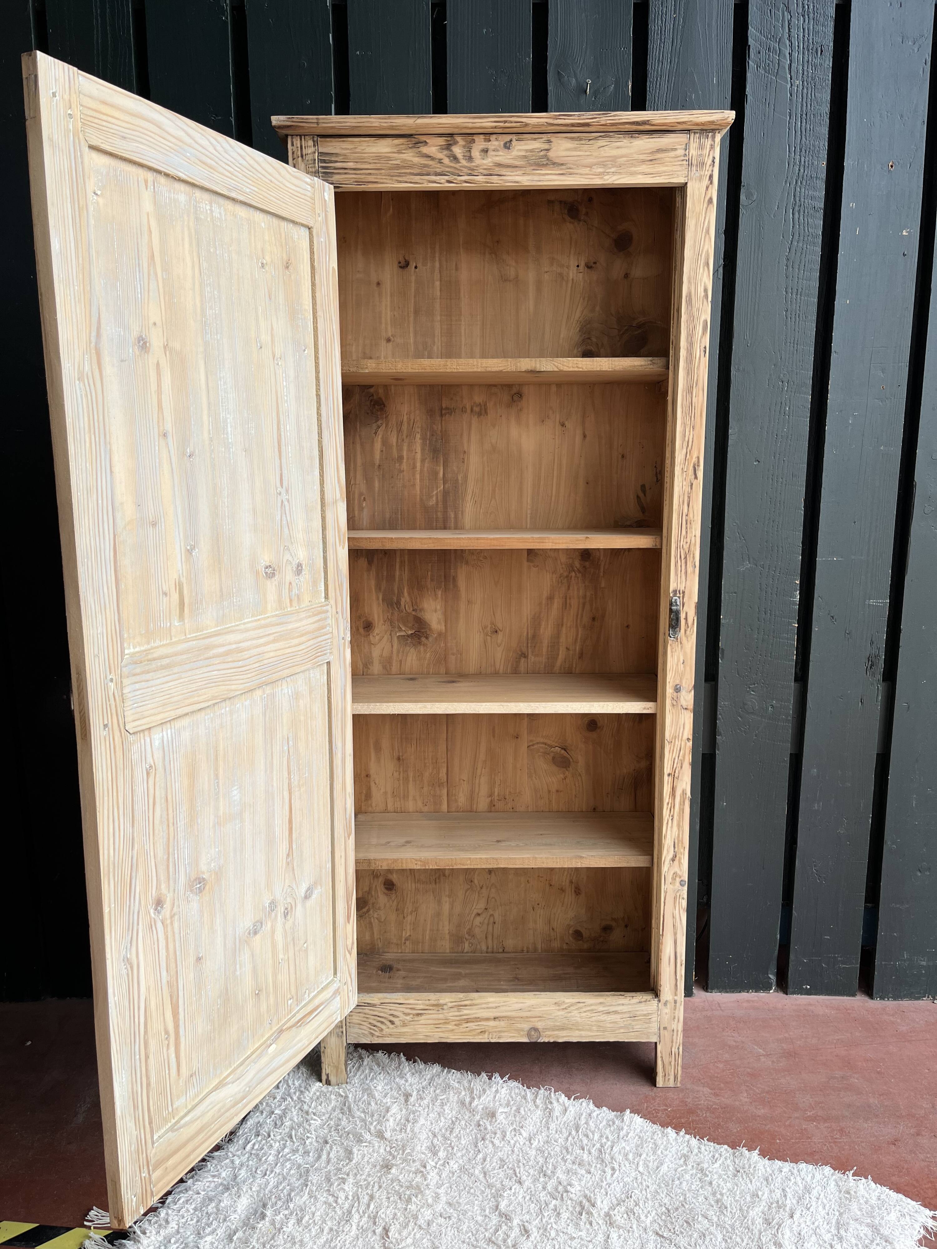 Single-door wardrobe / cupboard