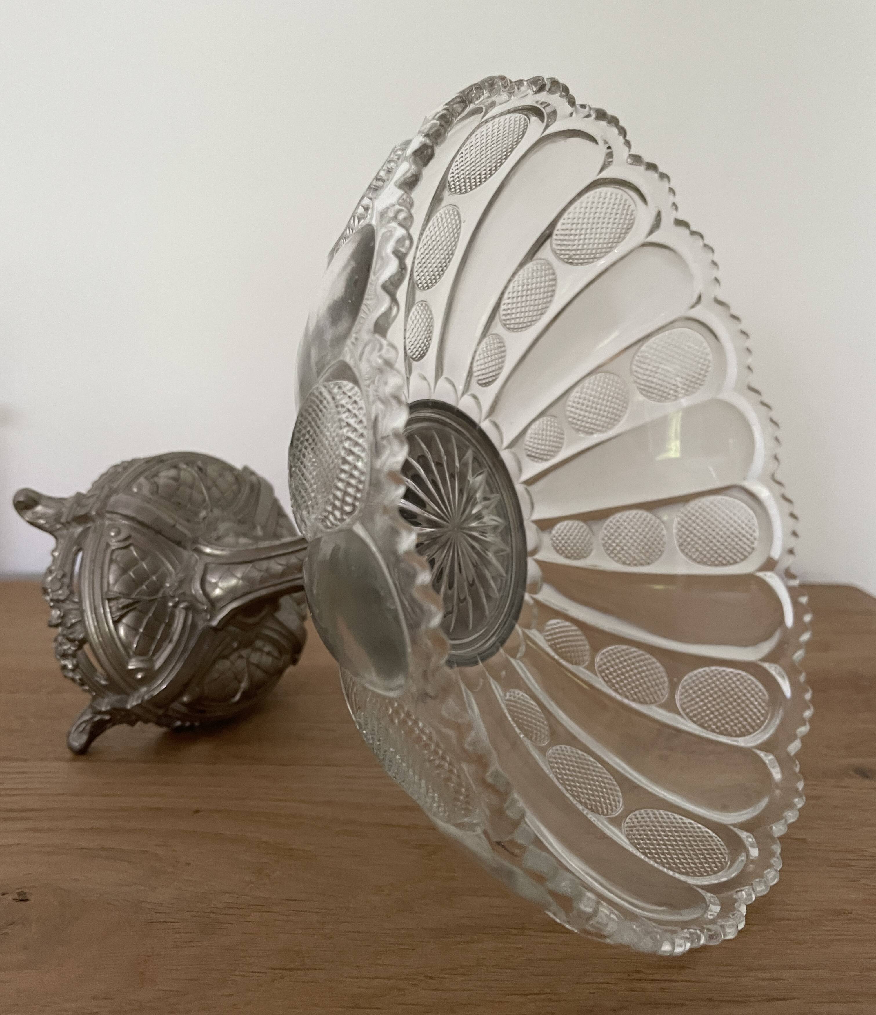 Free-standing fruit bowl