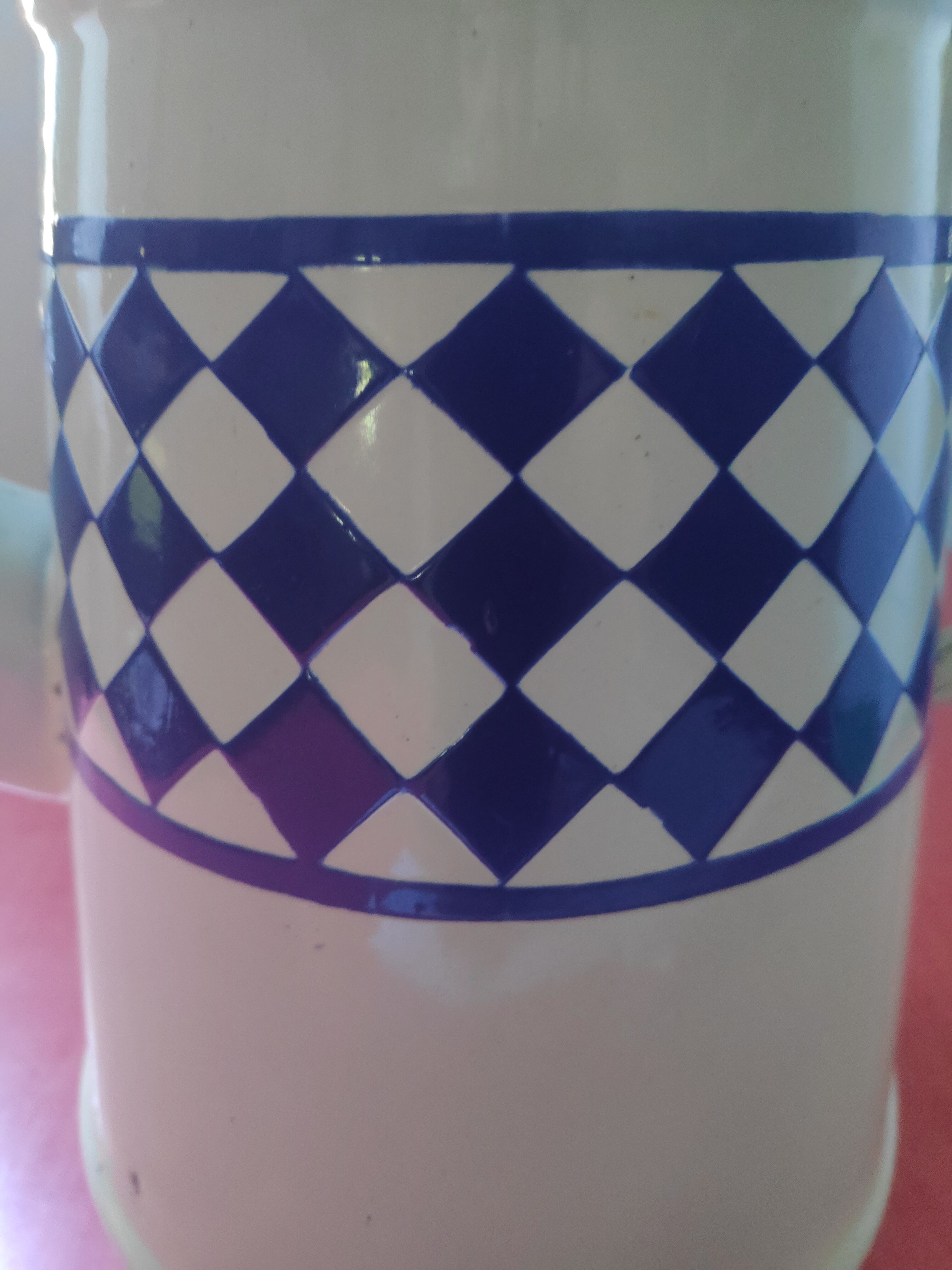 White enamelled sheet metal coffee maker with blue diamonds in relief