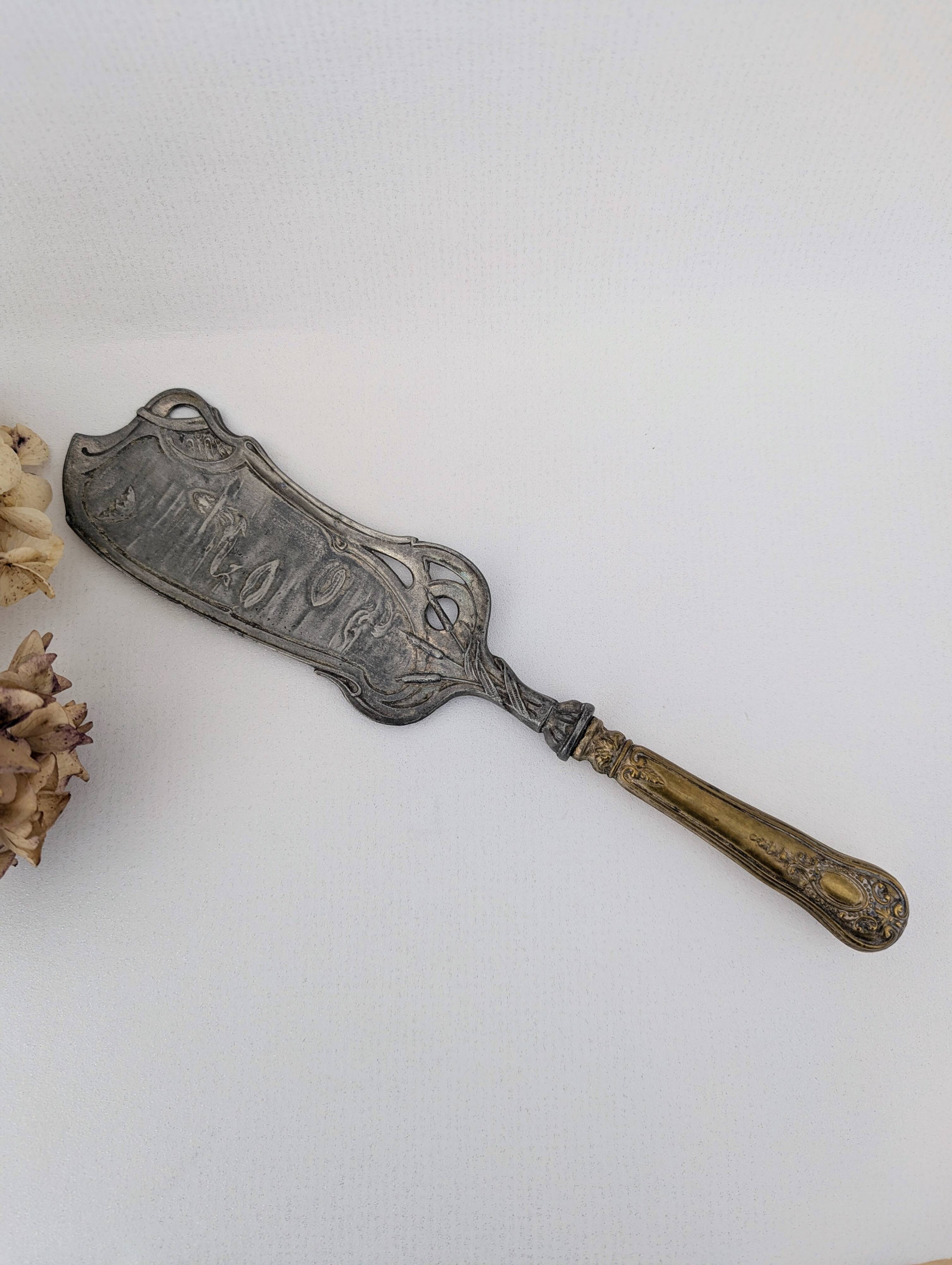 Large Art Nouveau serving shovel in white metal and gilded brass 30 cm