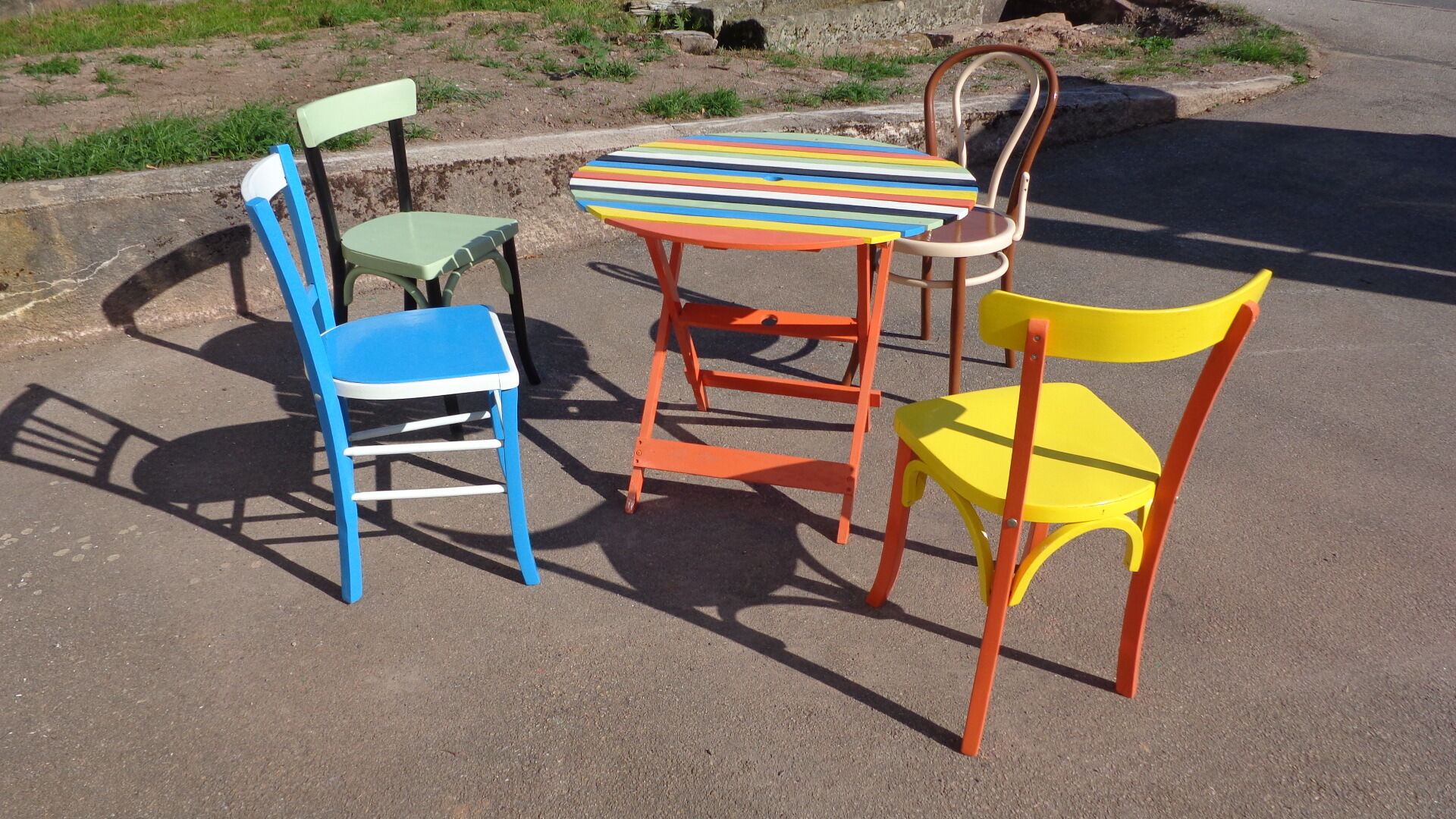 Salon de jardin multicolore