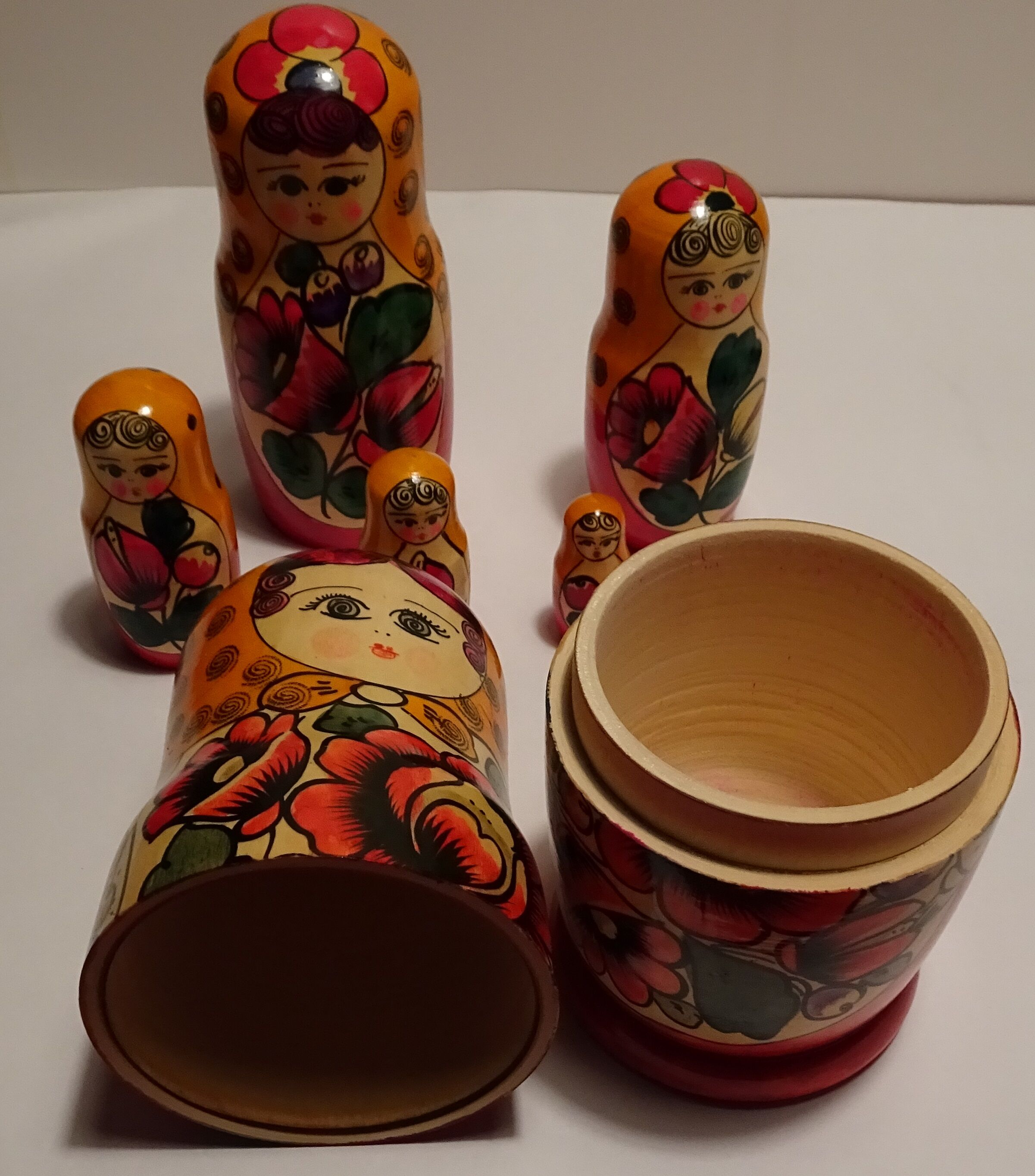 Set of 8 Matriochka nesting dolls
