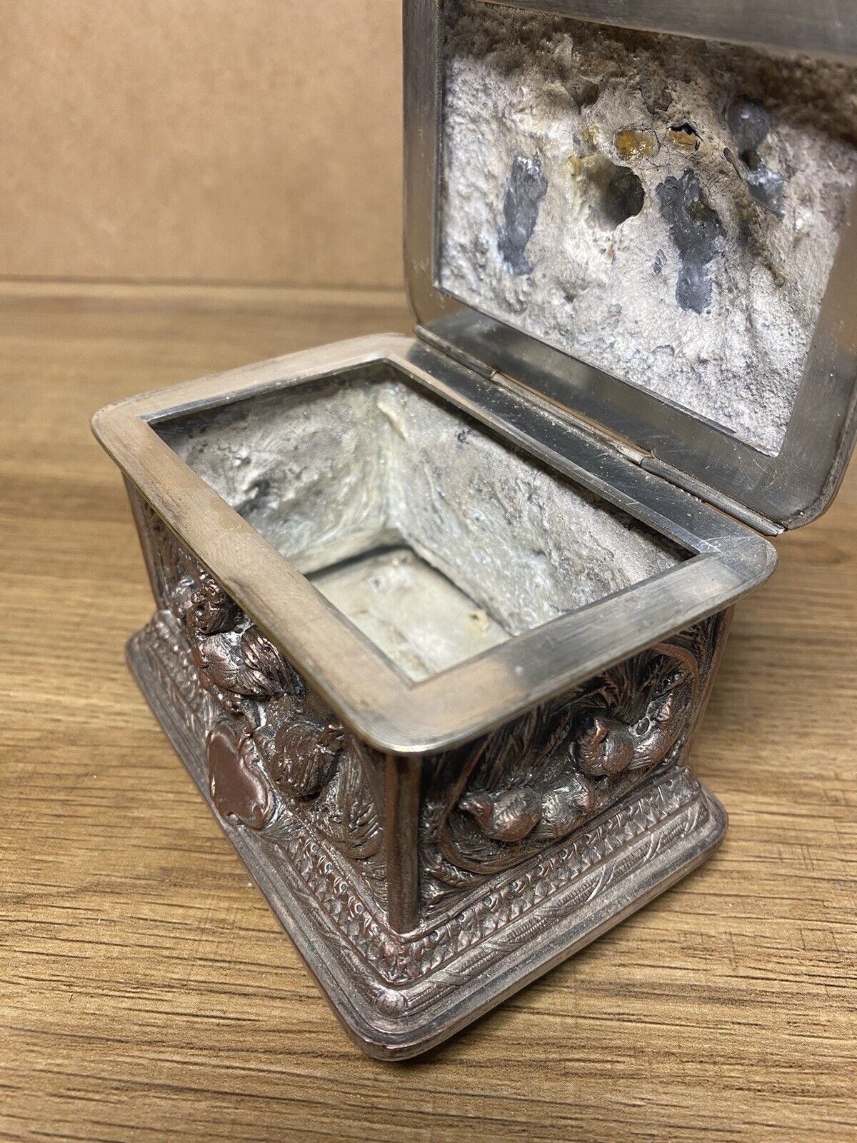 Old signature silver bronze box box, decor hunting scenes