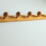 Scandinavian pine wooden ball shaped coat hooks, 1970s.