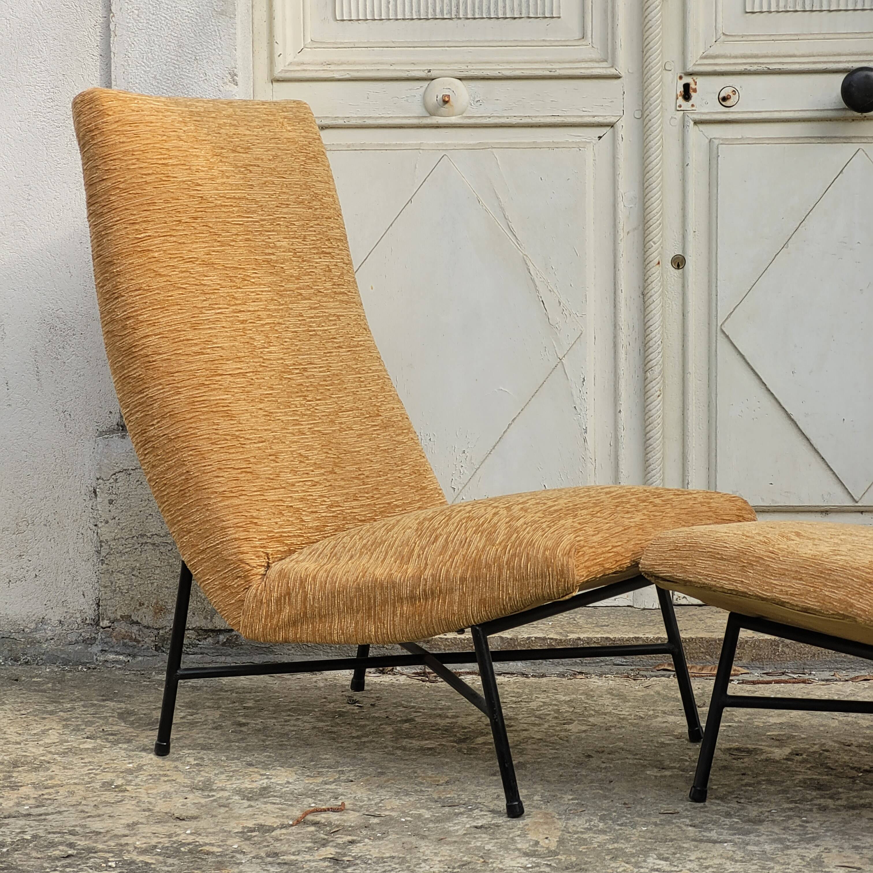 Paire de fauteuils de Geneviève Dangles édition Burov.