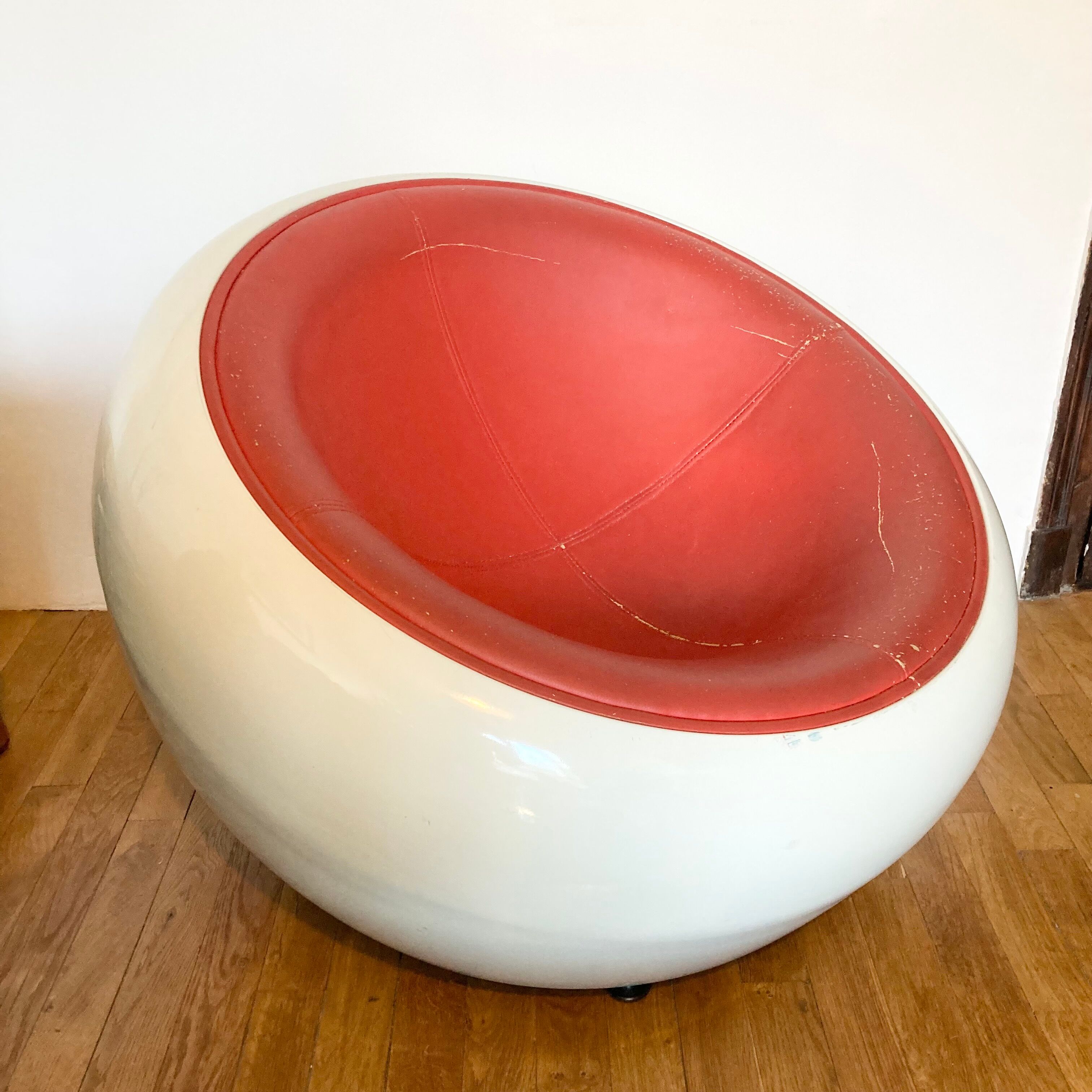 Egg Pod Ball Armchairs by Eero Aarino