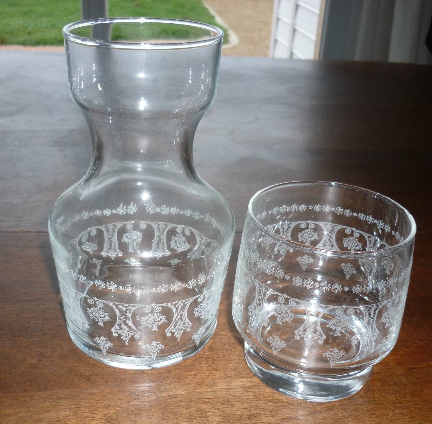 Carafe et verre de nuit