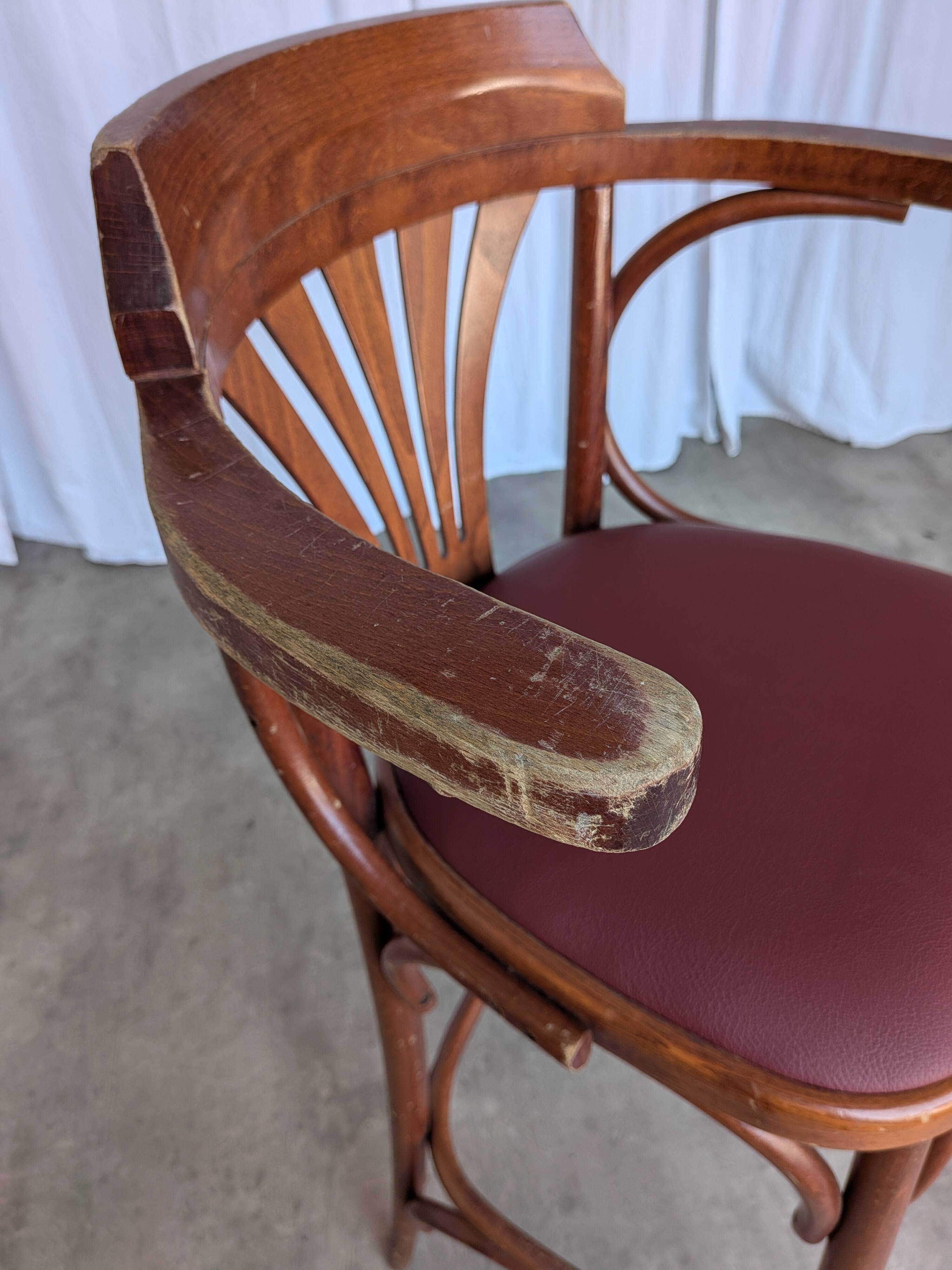 Fauteuil de bar de style Thonet Irish Pub / Siège en simili cuir rouge, milieu du siècle