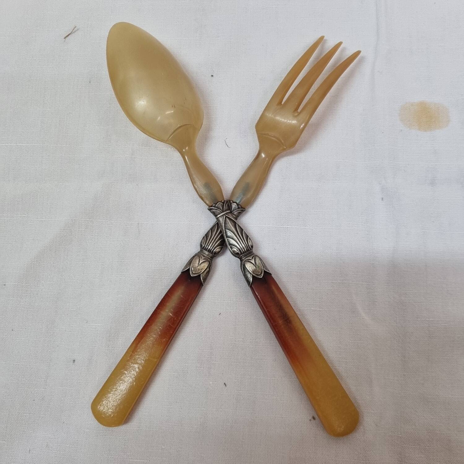 Horn salad servers