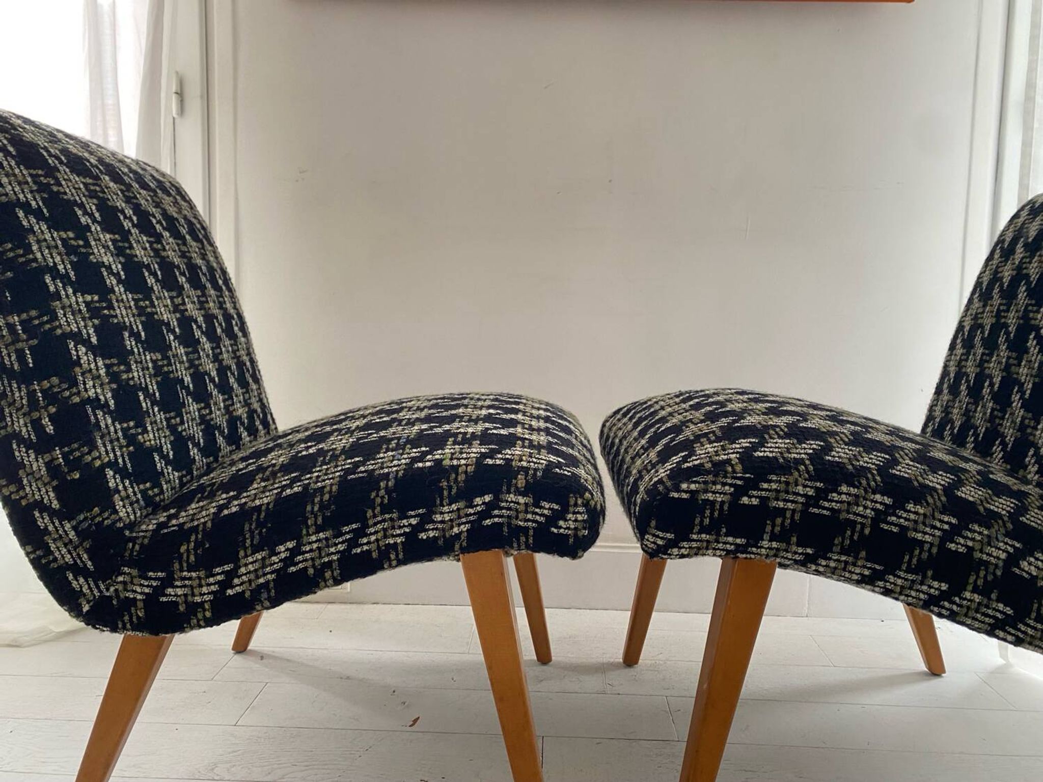 Pair of Knoll 'Vostra' armchairs