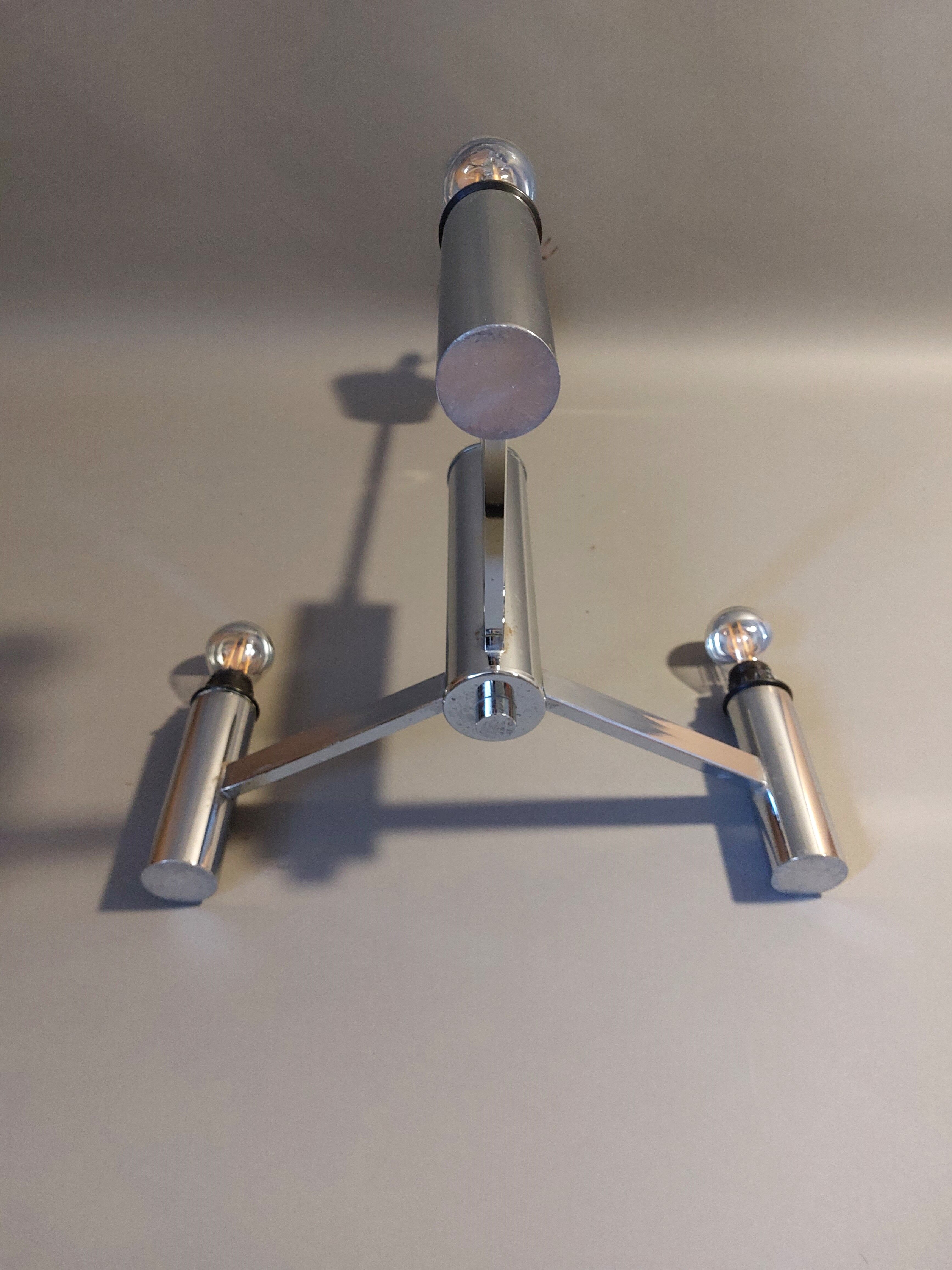 Italian chandelier 1970 with three lights.