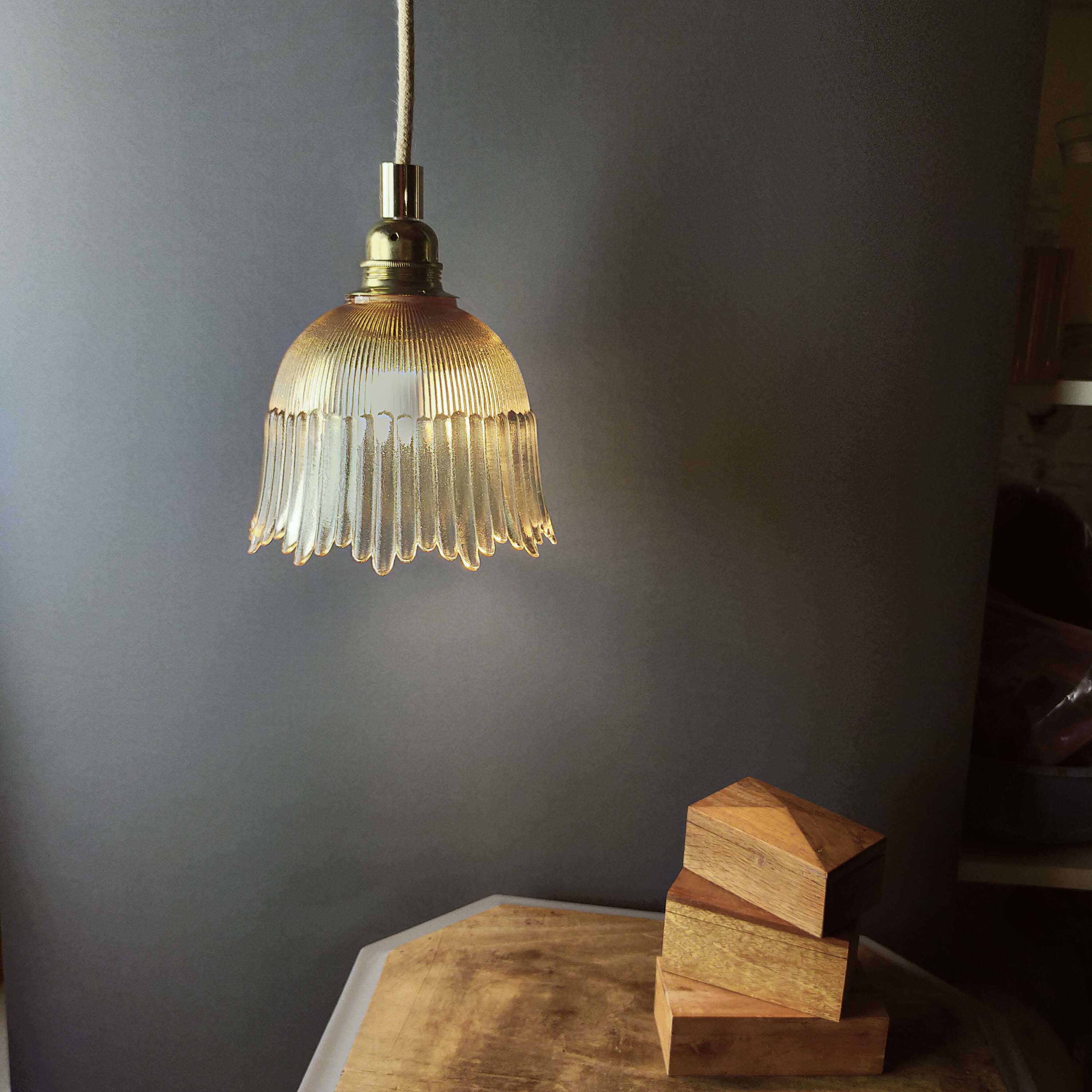 Gold glass suspension